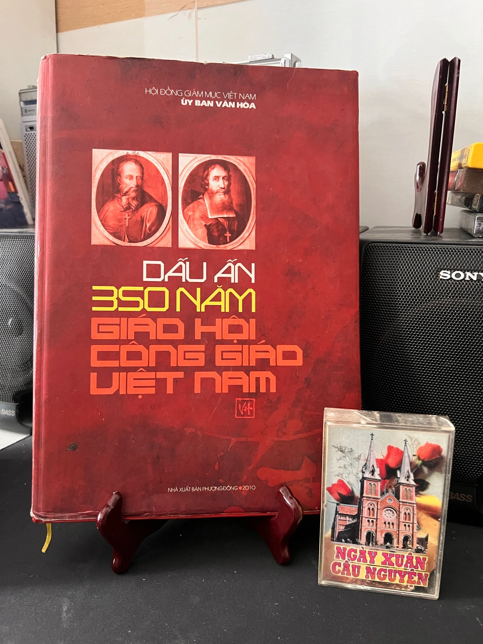 Dấu ấn 350 năm Giáo hội công giáo Việt Nam by  - Sách Book Cover - Ngọc Hiển Books