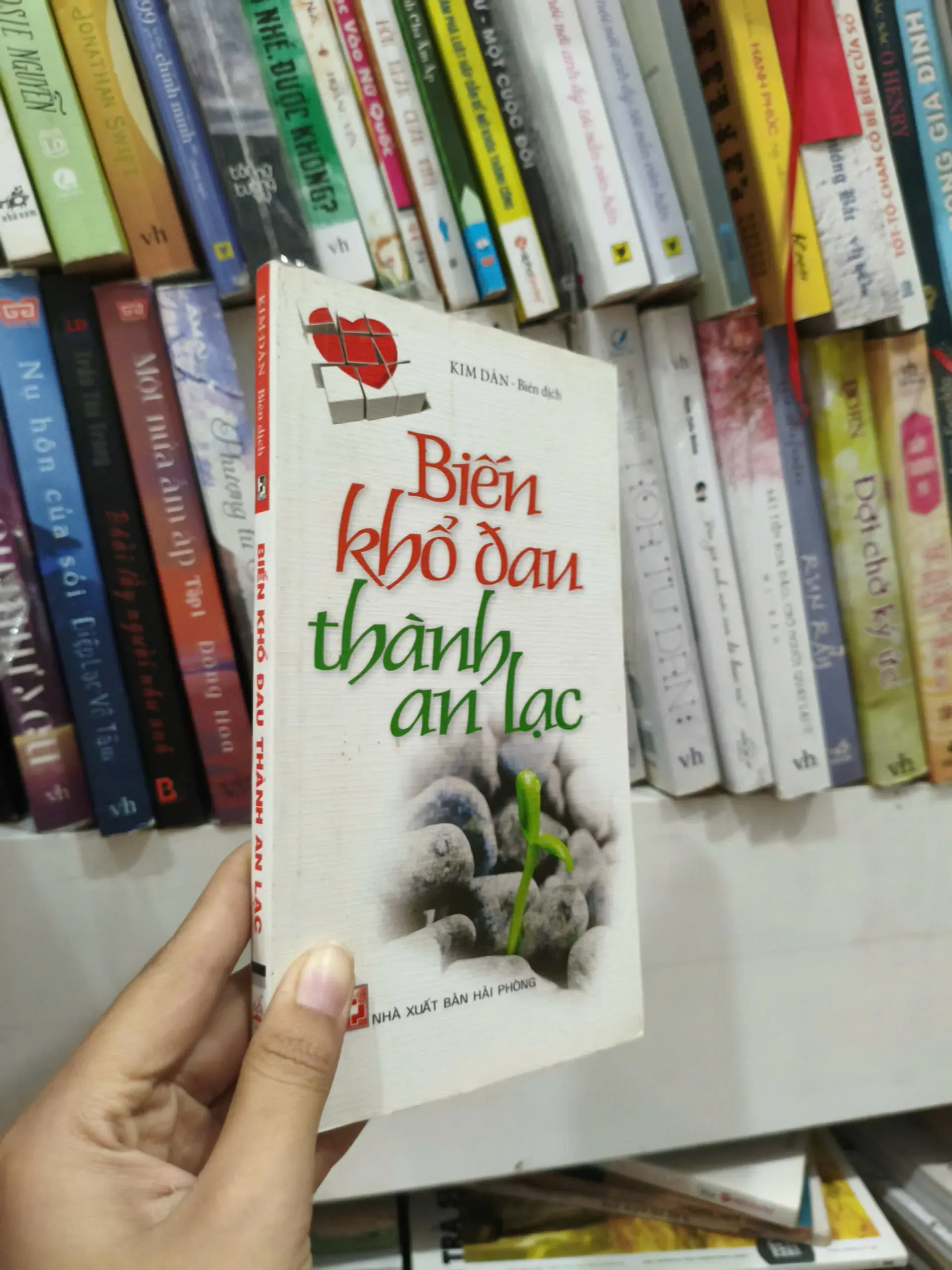 biến khổ đau thành an lạc 🍀 by  - Sách Book Cover - Ngọc Hiển Books
