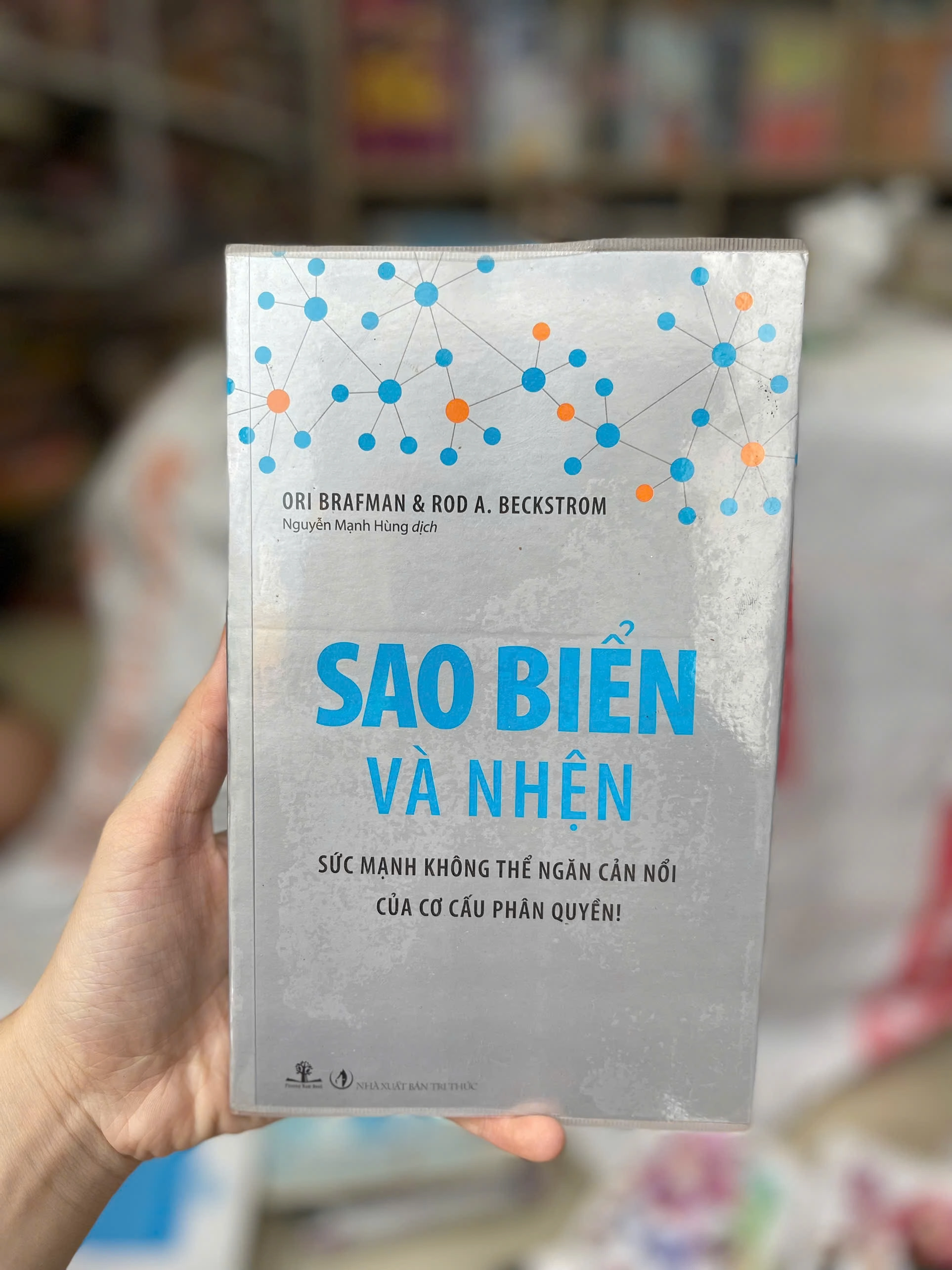 Sao Biển Và Nhện - Sức Mạnh Không Thể Ngăn Cản Nổi Của Cơ Cấu Phân by  - Sách Book Cover - Ngọc Hiển Books