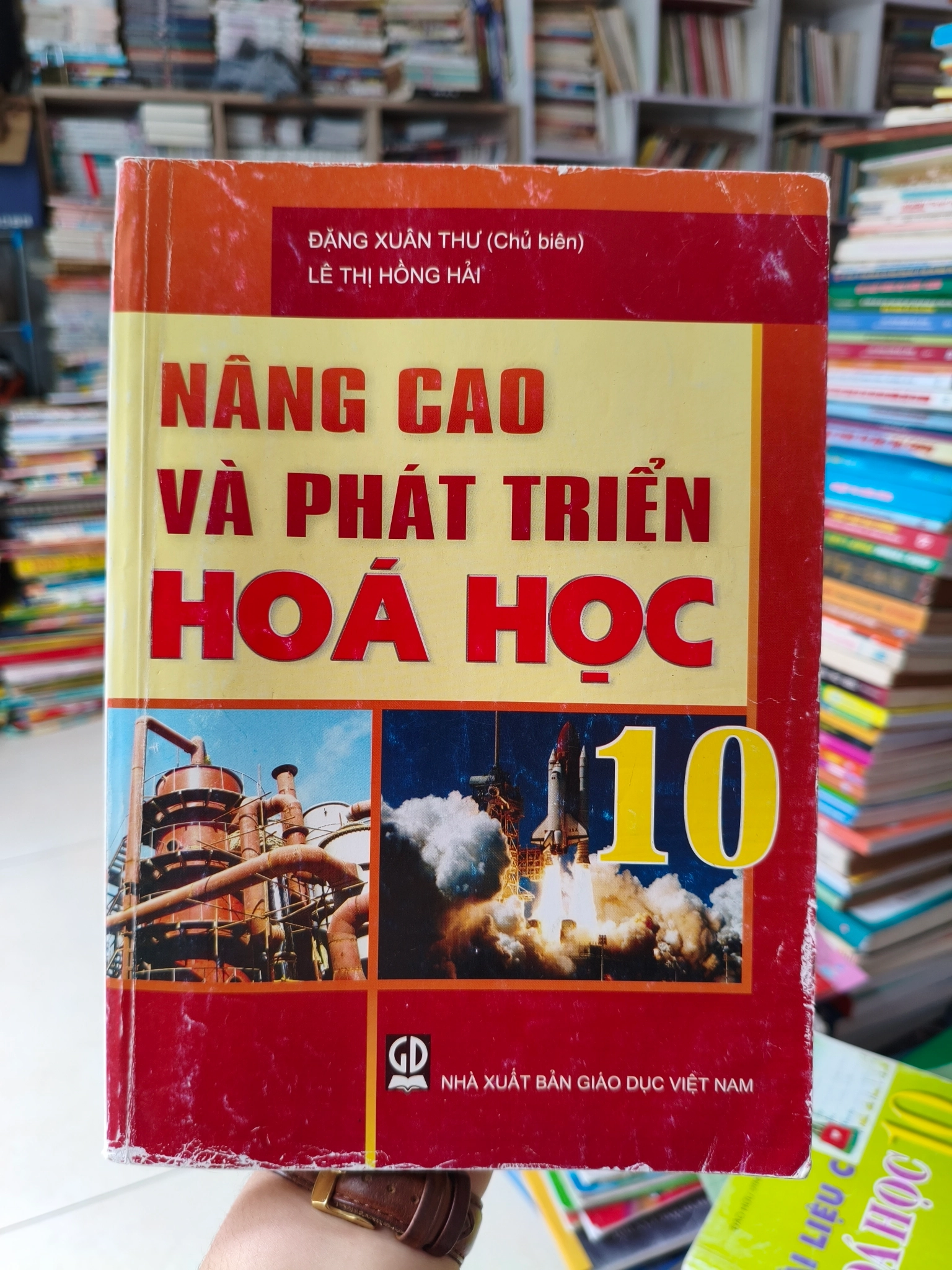 Nâng cao và phát triển hoá học 10 by Nguyễn Thu Hà, Nguyễn Văn Hải, Lê Trọng Huyền, Vũ Anh Tuấn - Sách Book Cover - Ngọc Hiển Books