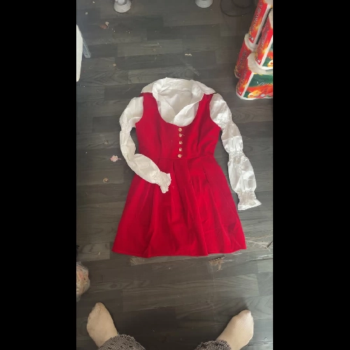 Sét váy đỏ sơ mi trắng 