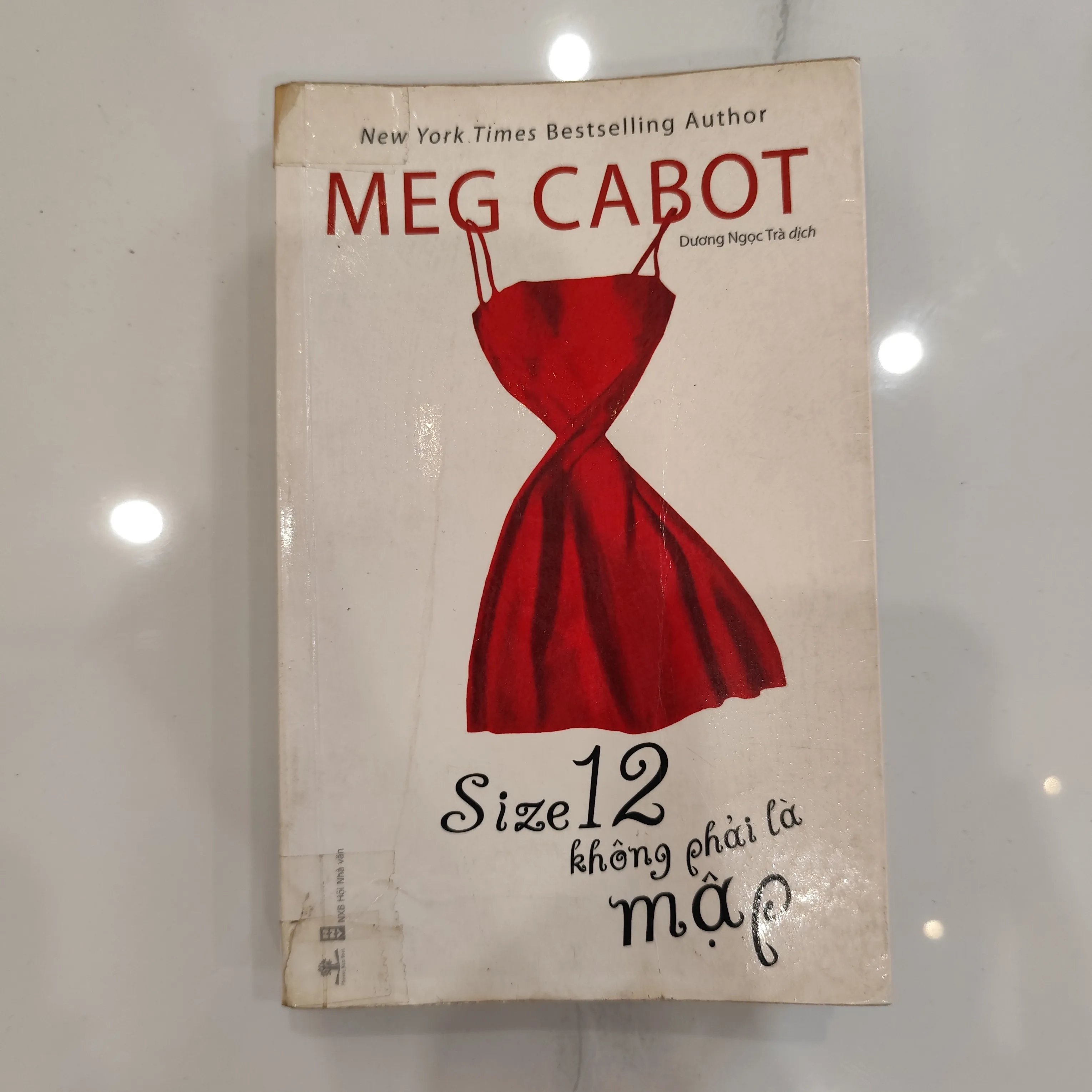 Size 12 không phải là mập by  - Sách Book Cover - Ngọc Hiển Books
