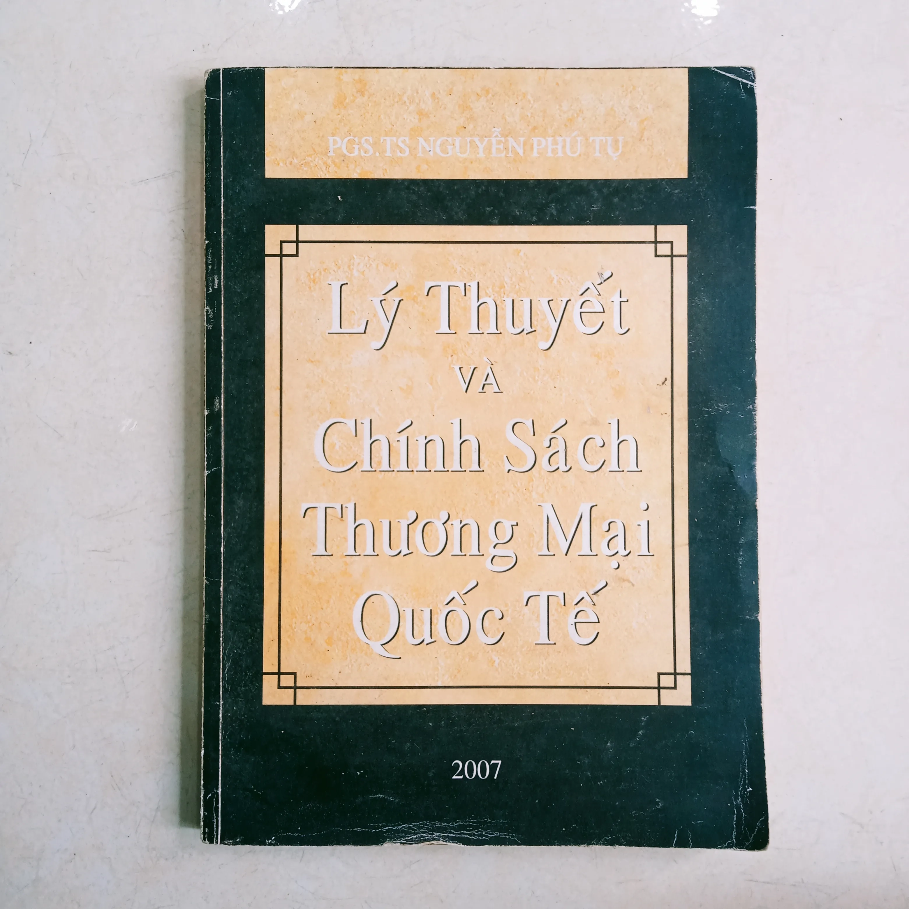 Lý thuyết và chính sách thương mại quốc tế by  - Sách Book Cover - Ngọc Hiển Books