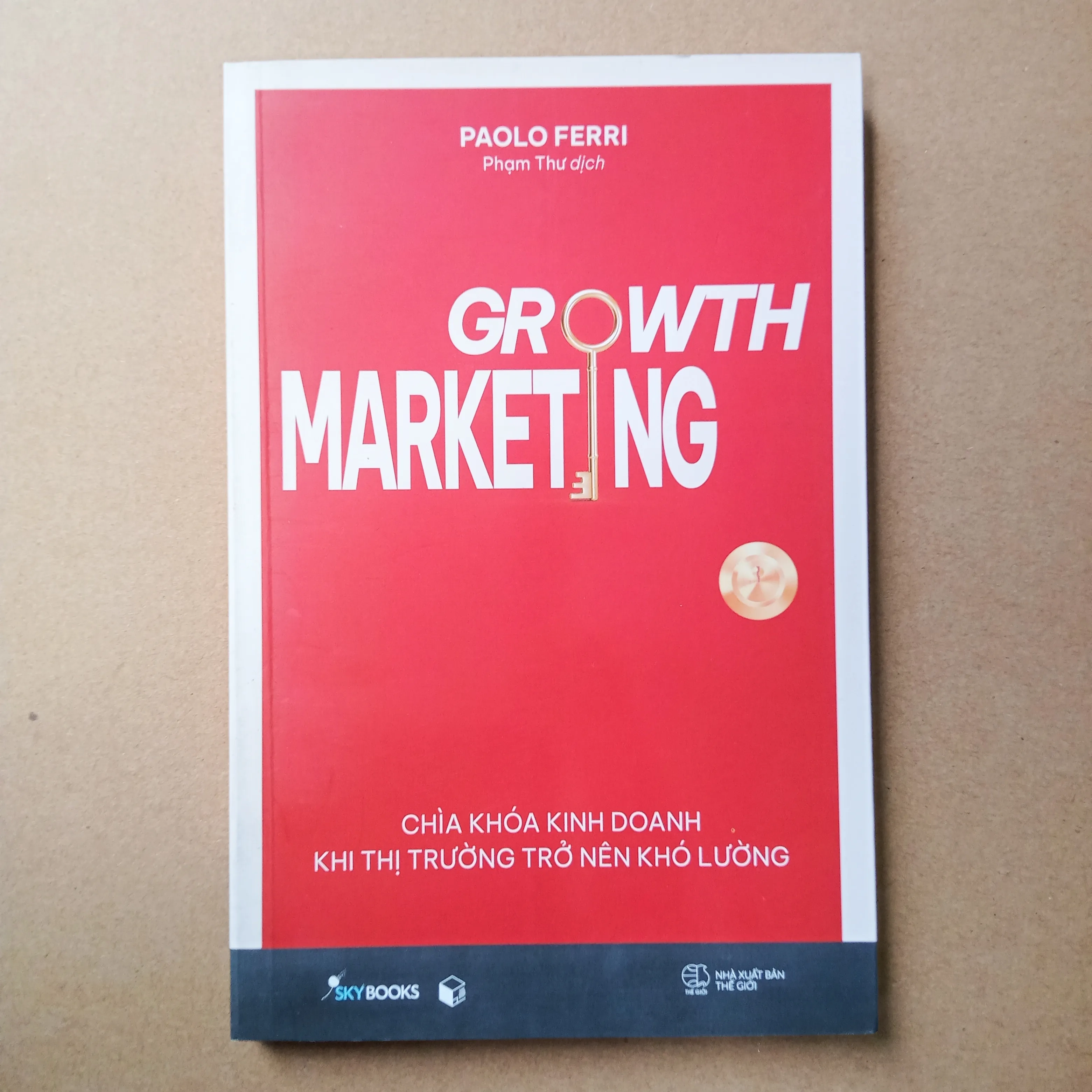Growth marketing 📚 by  - Sách Book Cover - Ngọc Hiển Books