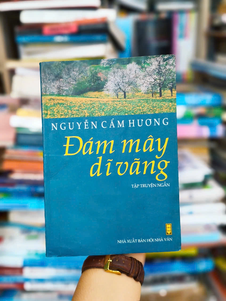 Đám Mây DĨ Vãng - Nguyễn Cẩm Hương by  - Sách Book Cover - Ngọc Hiển Books