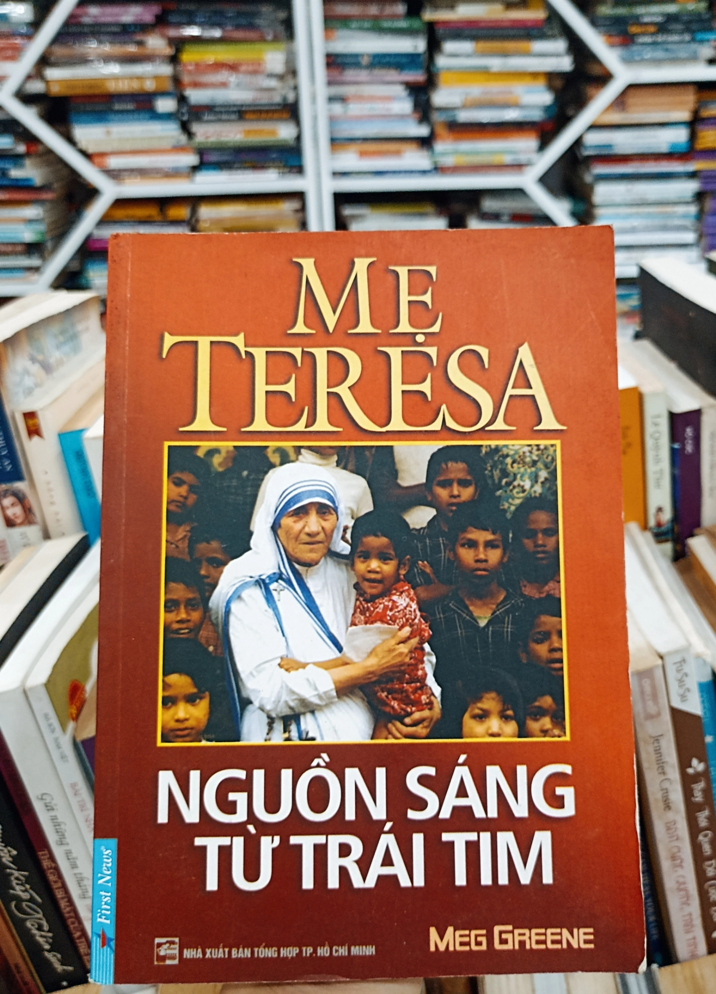 MẸ TERESA - Nguồn Sáng Từ Trái Time🌻 by  - Sách Book Cover - Ngọc Hiển Books