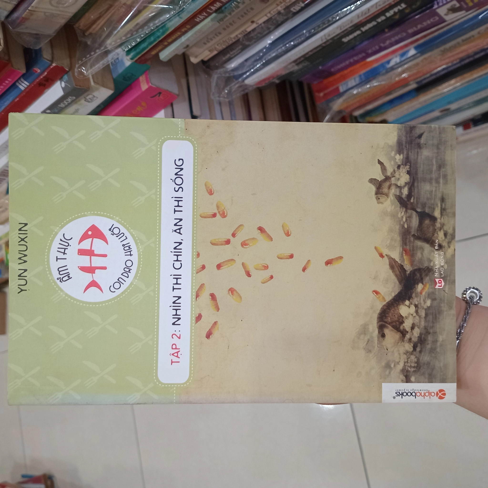 Nhìn thì chín ăn thì sống 📚 by  - Sách Book Cover - Ngọc Hiển Books