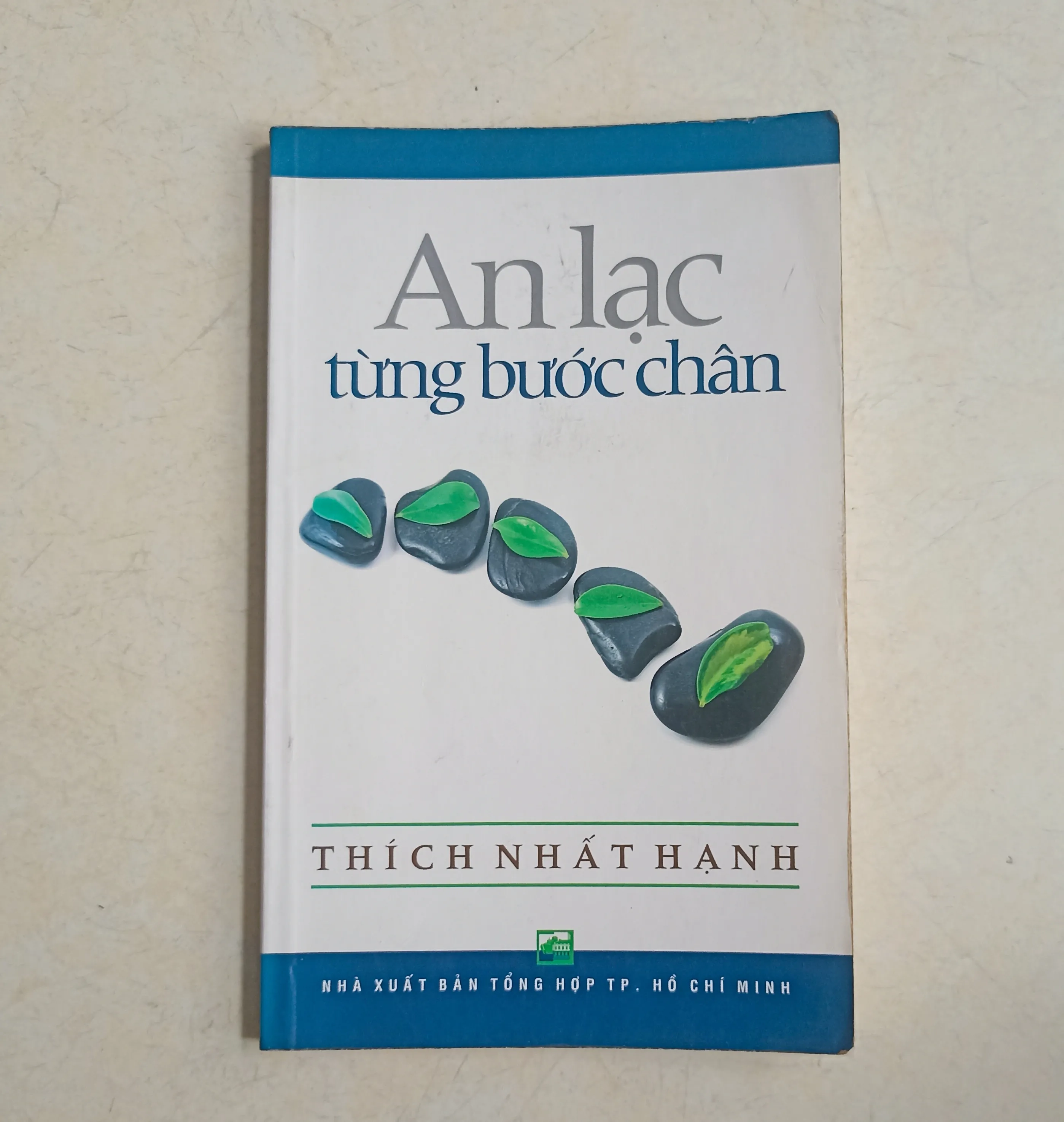 An lạc từng bước chân 🌻 by  - Sách Book Cover - Ngọc Hiển Books