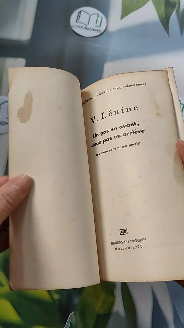 [MIỄN PHÍ BỌC SÁCH] [XƯA] Un pas en avant, deux pas en arrière (1970) - V. Lénine 754452