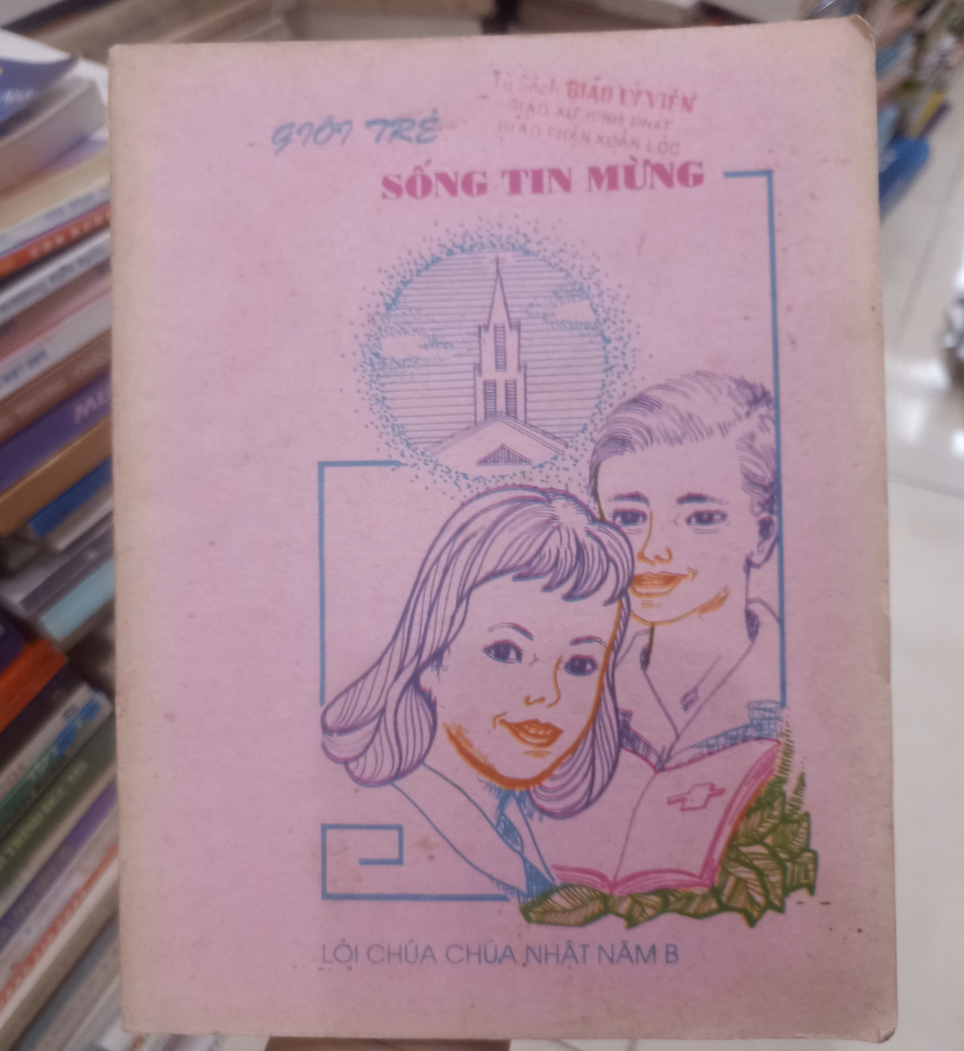 Giới trẻ sống tin mừng 🌻 by Hồng Ân - Sách Book Cover - Ngọc Hiển Books