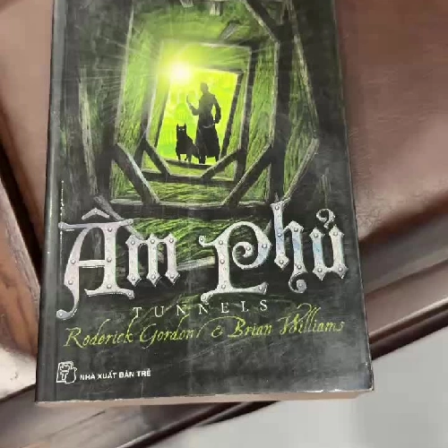 Âm Phủ – Tunnels | Tiểu thuyết phiêu lưu kỳ ảo bán chạy quốc tế- K2