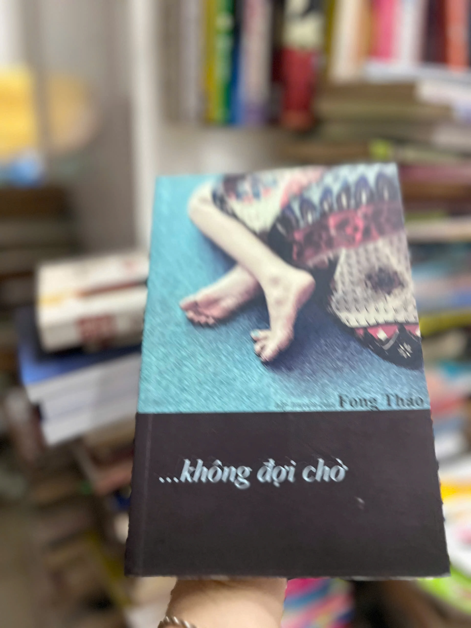 Không đợi chờ by  - Sách Book Cover - Ngọc Hiển Books