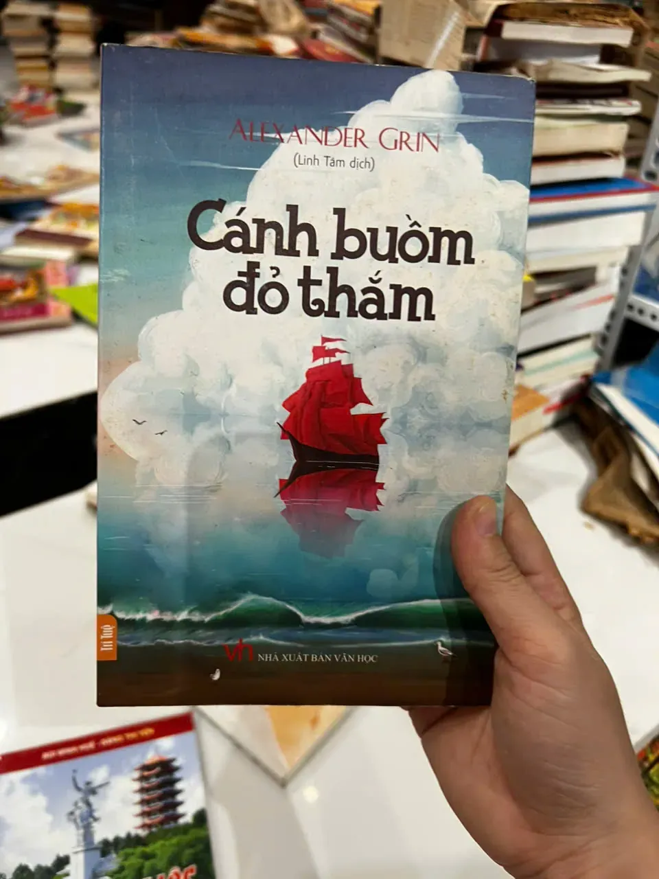 Cánh buồm đỏ thắm⭐ by  - Sách Book Cover - Ngọc Hiển Books
