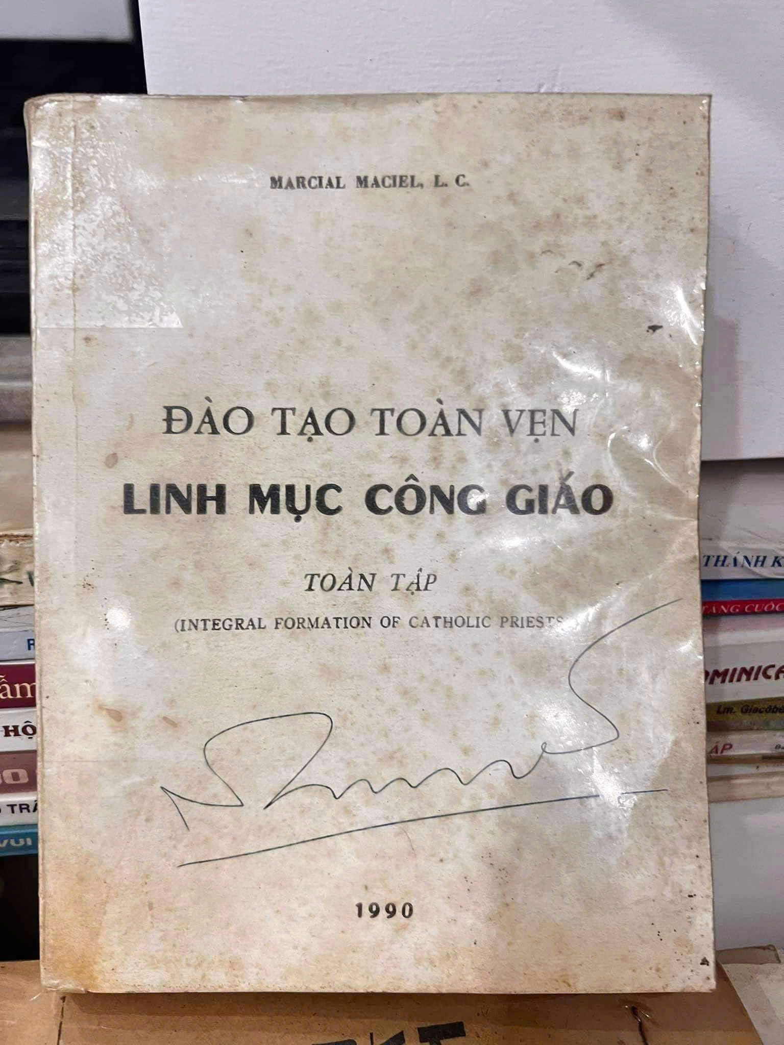 Đào tạo toàn vẹn linh mục Công Giáo by Marcial Maciel - Sách Book Cover - Ngọc Hiển Books