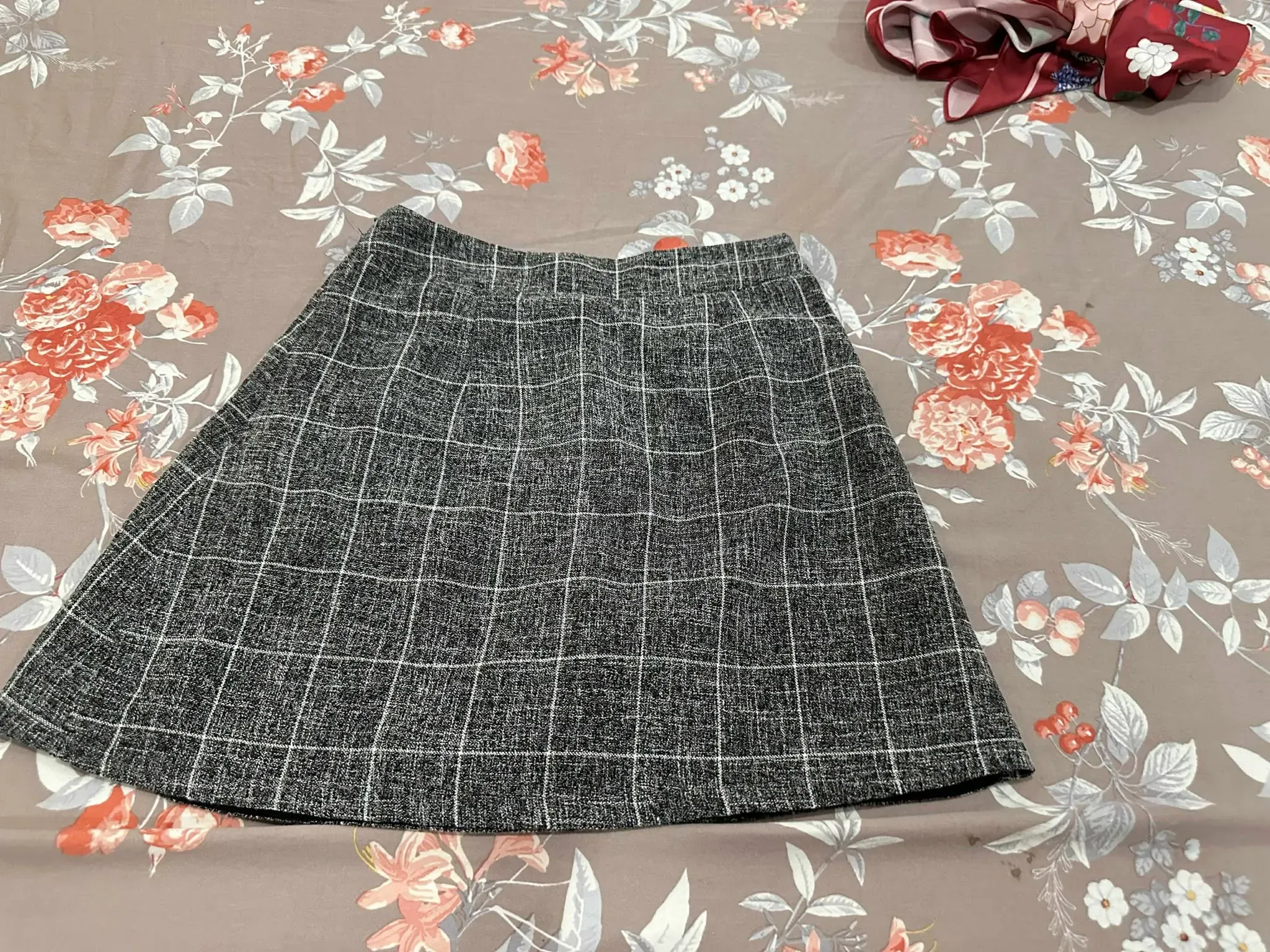 Chân váy ngắn size S mềm, có lớp quần bảo hộ trong 697537