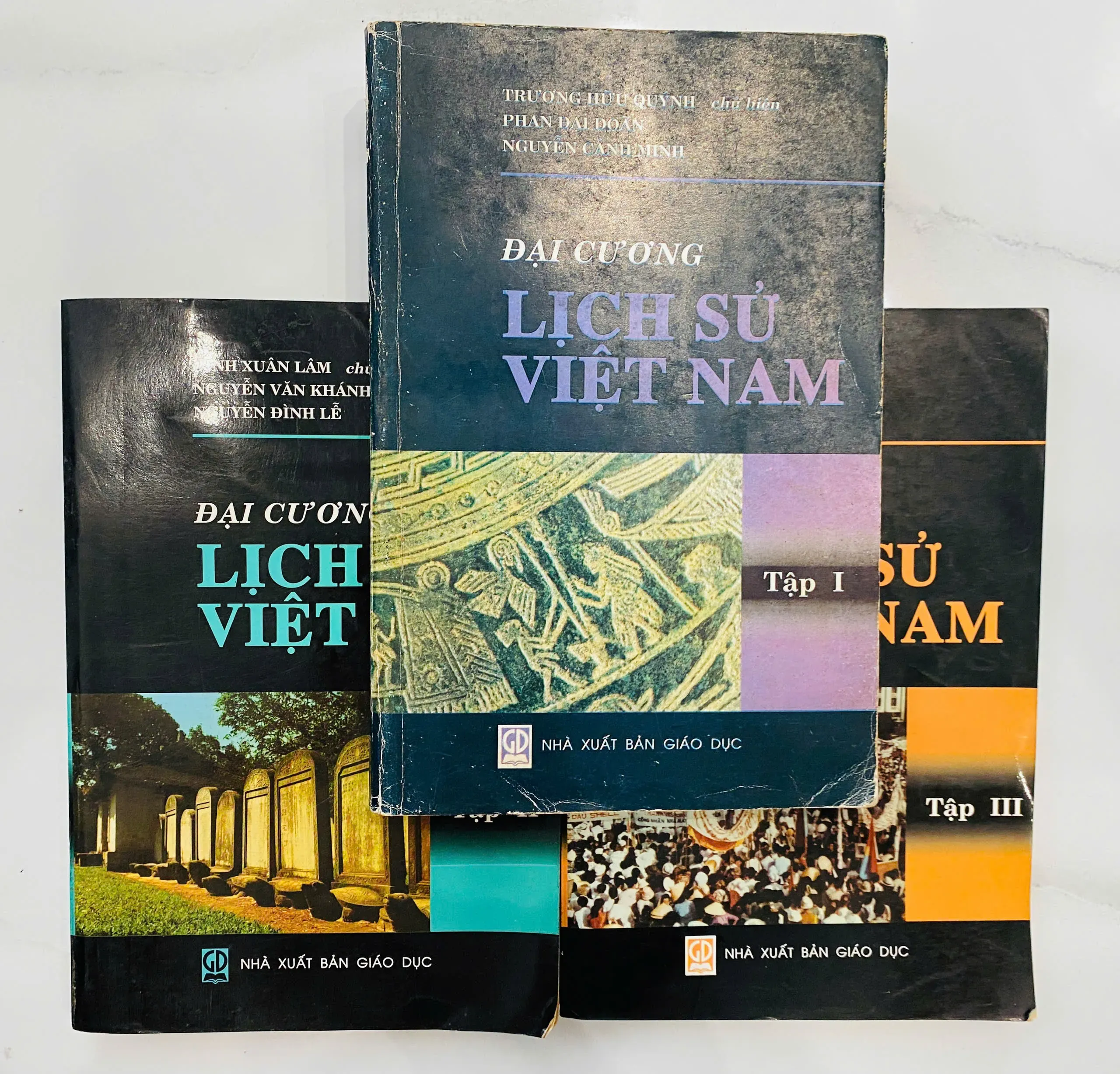 Đại Cương Lịch Sử Việt Nam (combo 3 tập) by  - Sách Book Cover - Ngọc Hiển Books