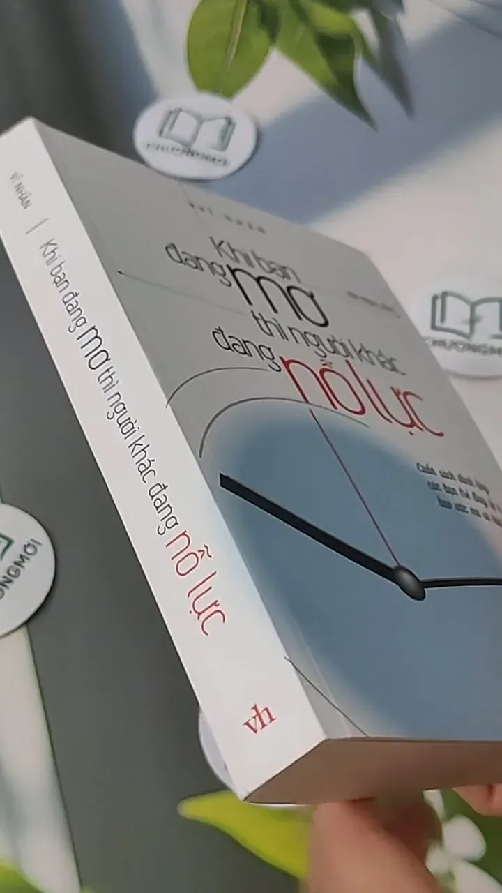 Khi Bạn Đang Mơ Thì Người Khác Đang Nỗ Lực - Vĩ Nhân 705607