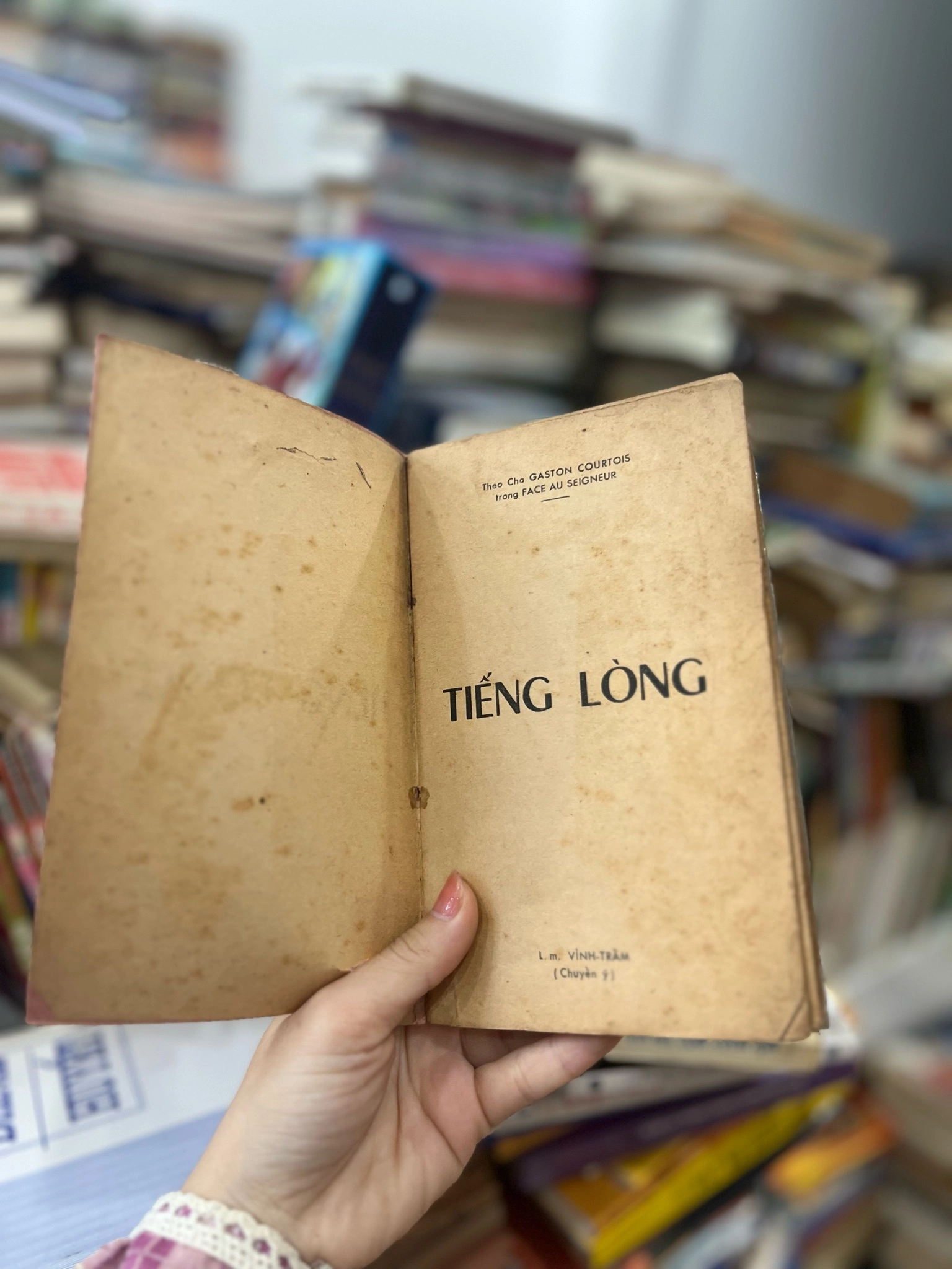 Tiếng Lòng by  - Sách Book Cover - Ngọc Hiển Books