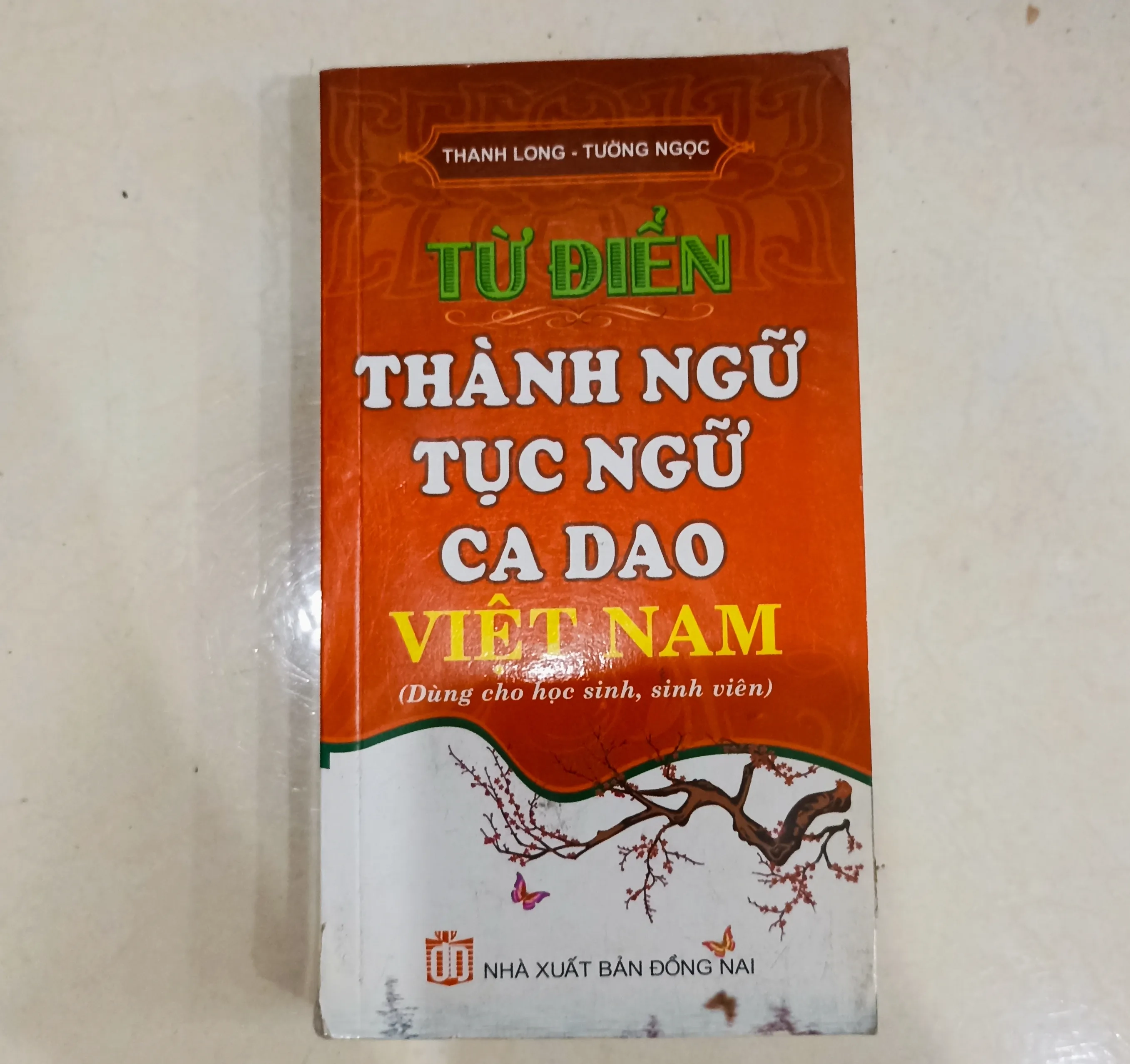 Từ điển thành ngữ tục ngữ ca dao Việt Nam 🌻 by  - Sách Book Cover - Ngọc Hiển Books