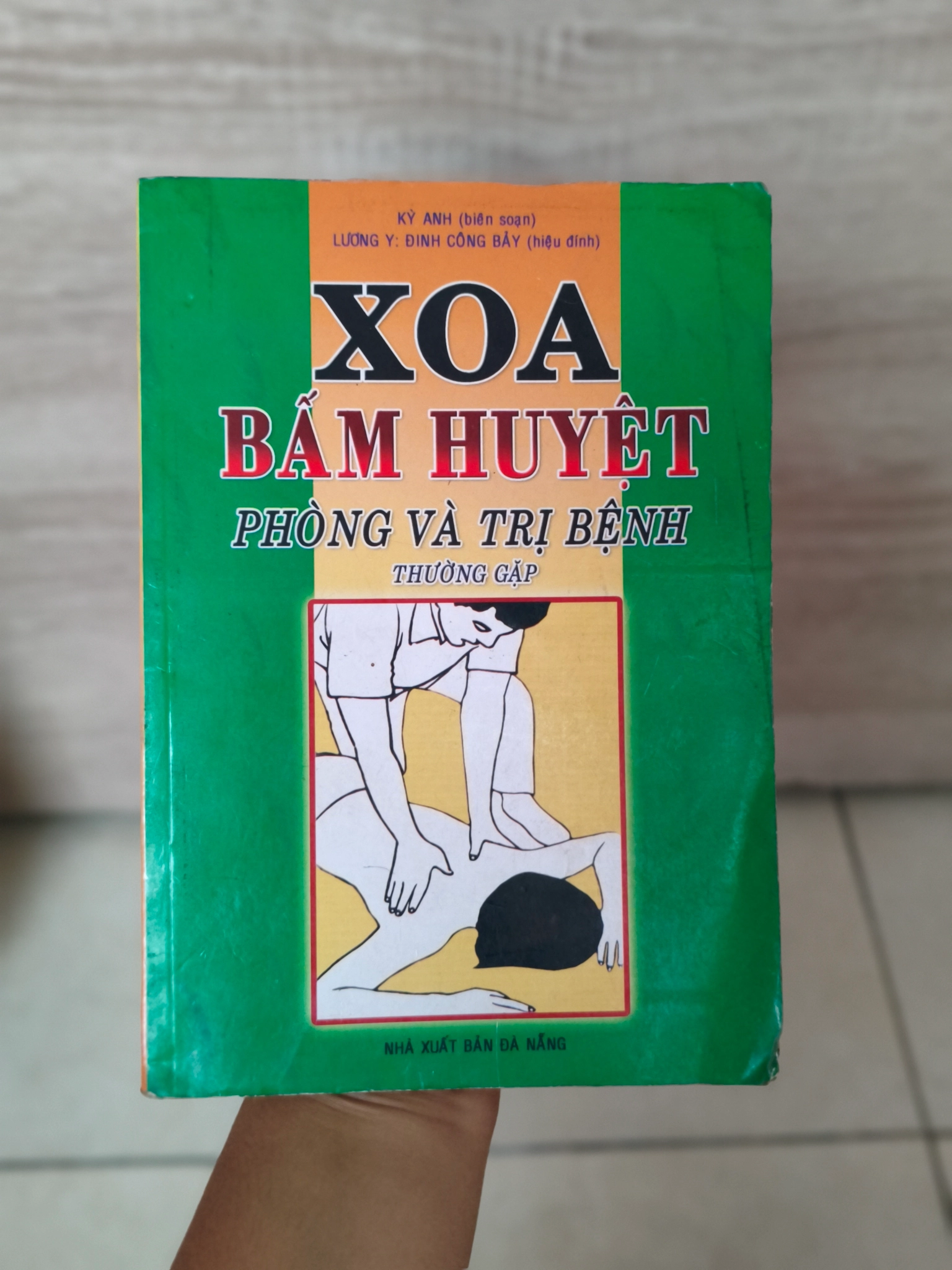 Xóa bấm huyệt phòng và trị bệnh thường gặp 🌱 by  - Sách Book Cover - Ngọc Hiển Books