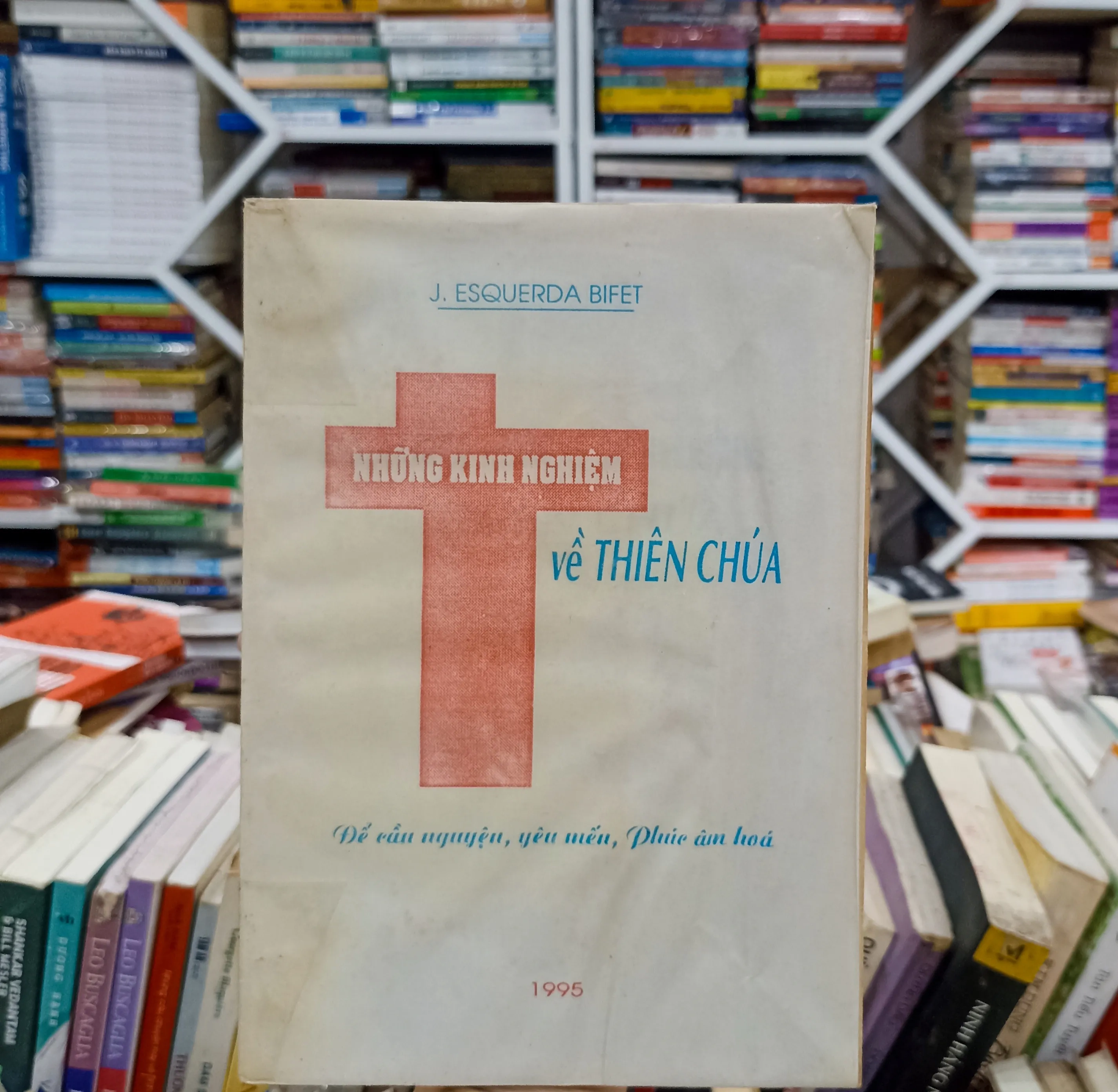 Những kinh nghiệm về thiên chúa 🌻 by  - Sách Book Cover - Ngọc Hiển Books