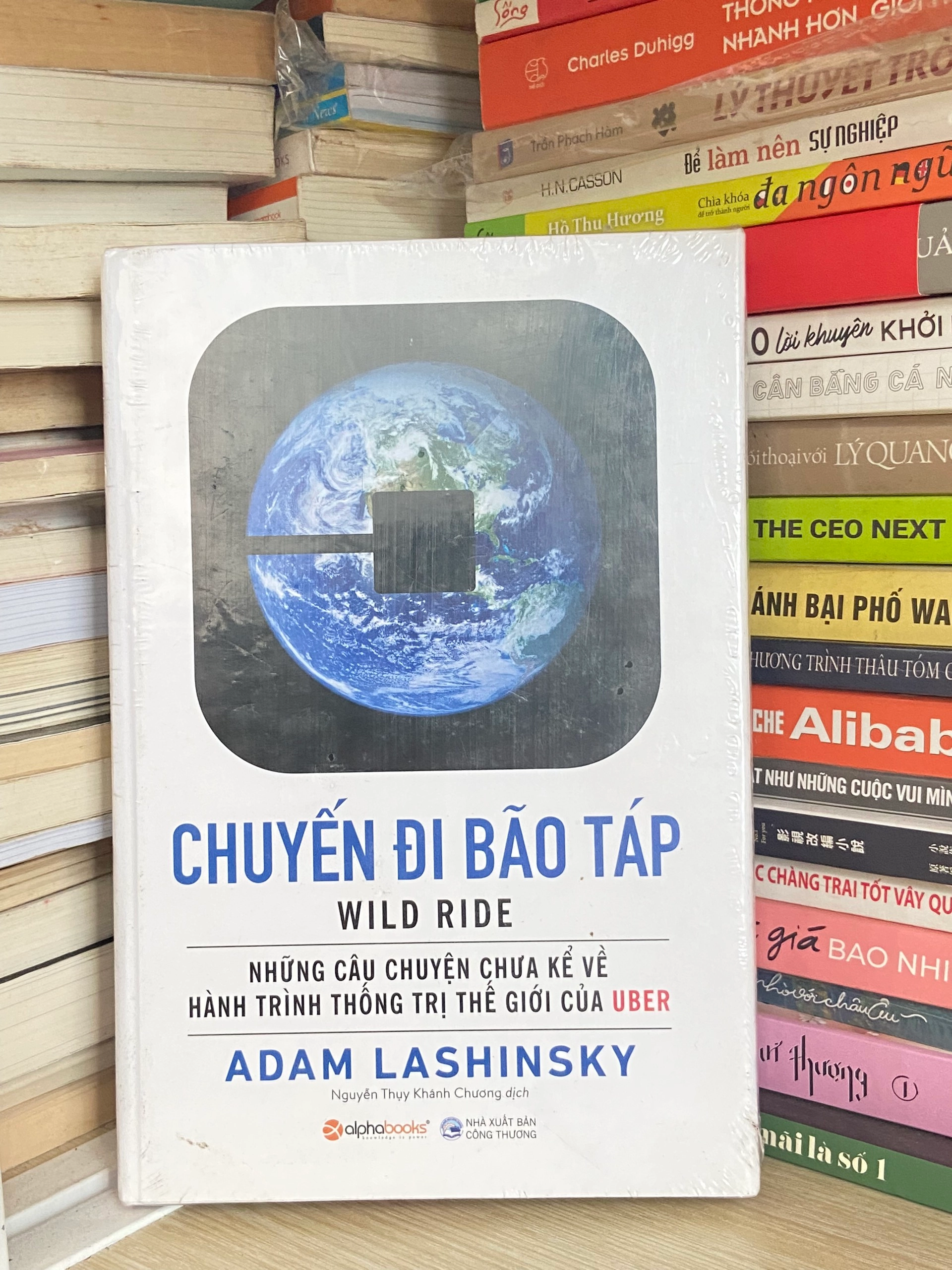 Uber - Chuyến Đi Bão Táp -	 Adam Lashinsky by Adam Lashinsky - Sách Book Cover - Ngọc Hiển Books