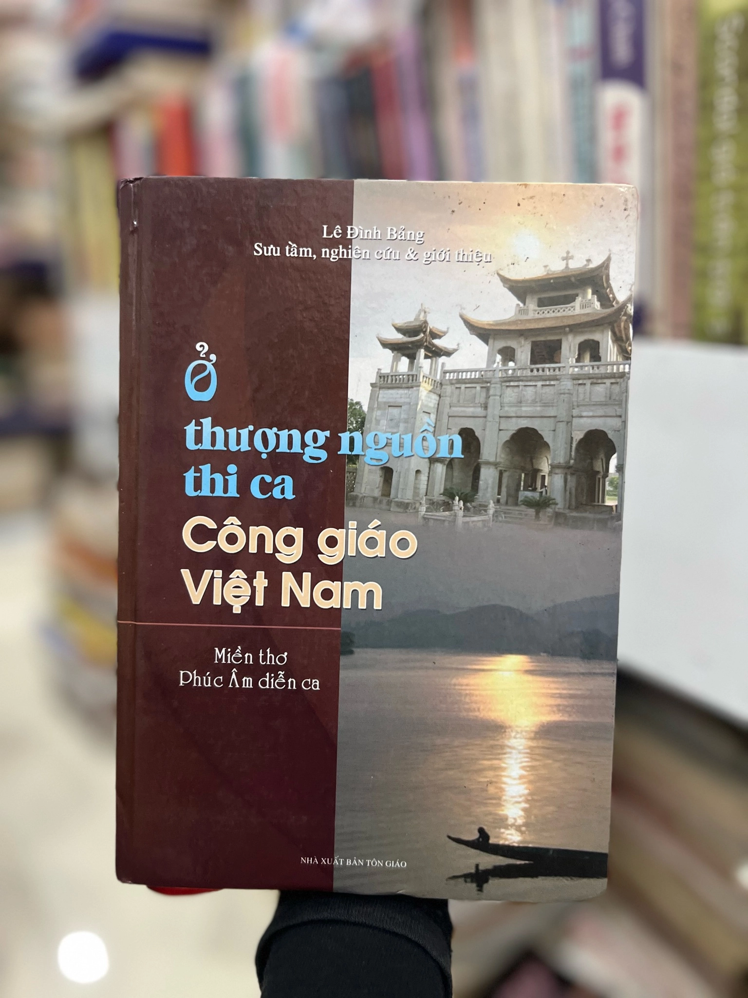 Ở thượng nguồn thi ca công giáo Việt Nam by  - Sách Book Cover - Ngọc Hiển Books
