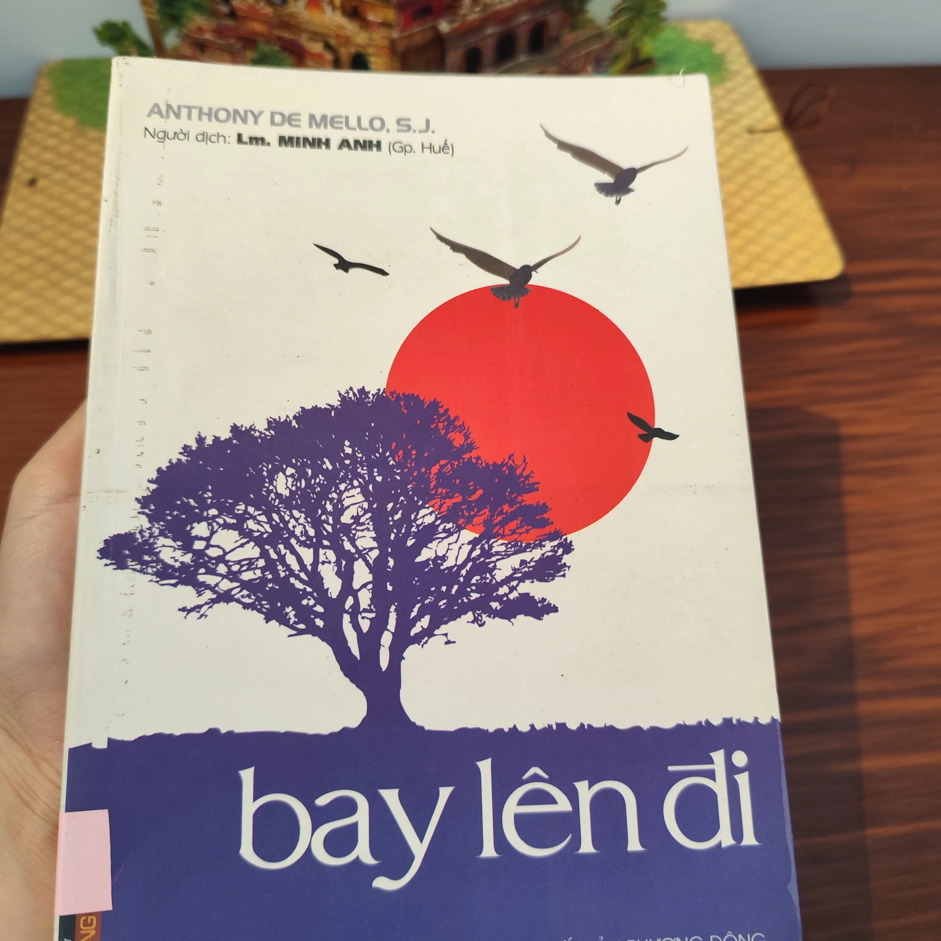 Bay lên đi by  - Sách Book Cover - Ngọc Hiển Books