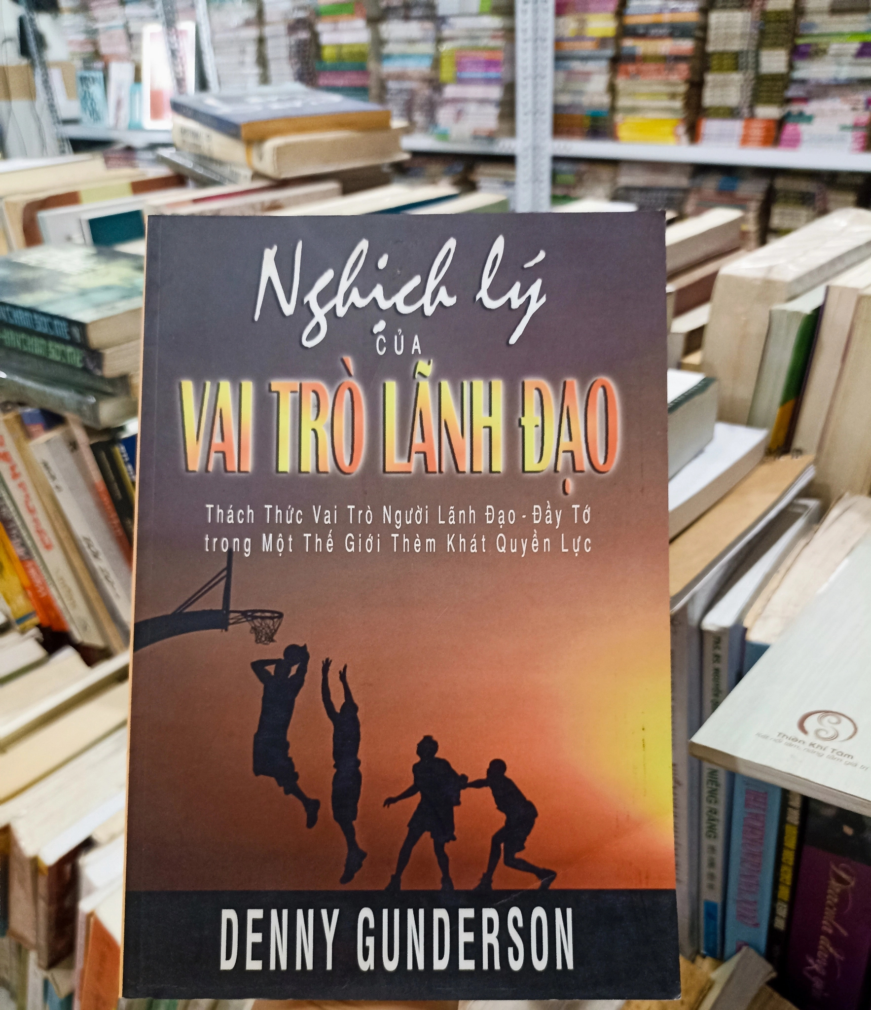 Nghịch lý của vai trò lãnh đạo 🌻 by  - Sách Book Cover - Ngọc Hiển Books