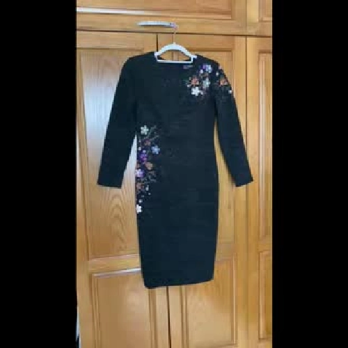 Váy dài mông tơ ghi thêu tay sườn eo và vai Seven Am size M mới