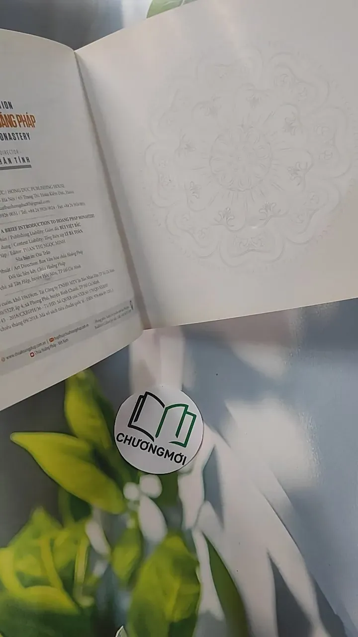 Đôi Nét Về Chùa Hoằng Pháp - Song Ngữ - Thích Chân Tính 775957