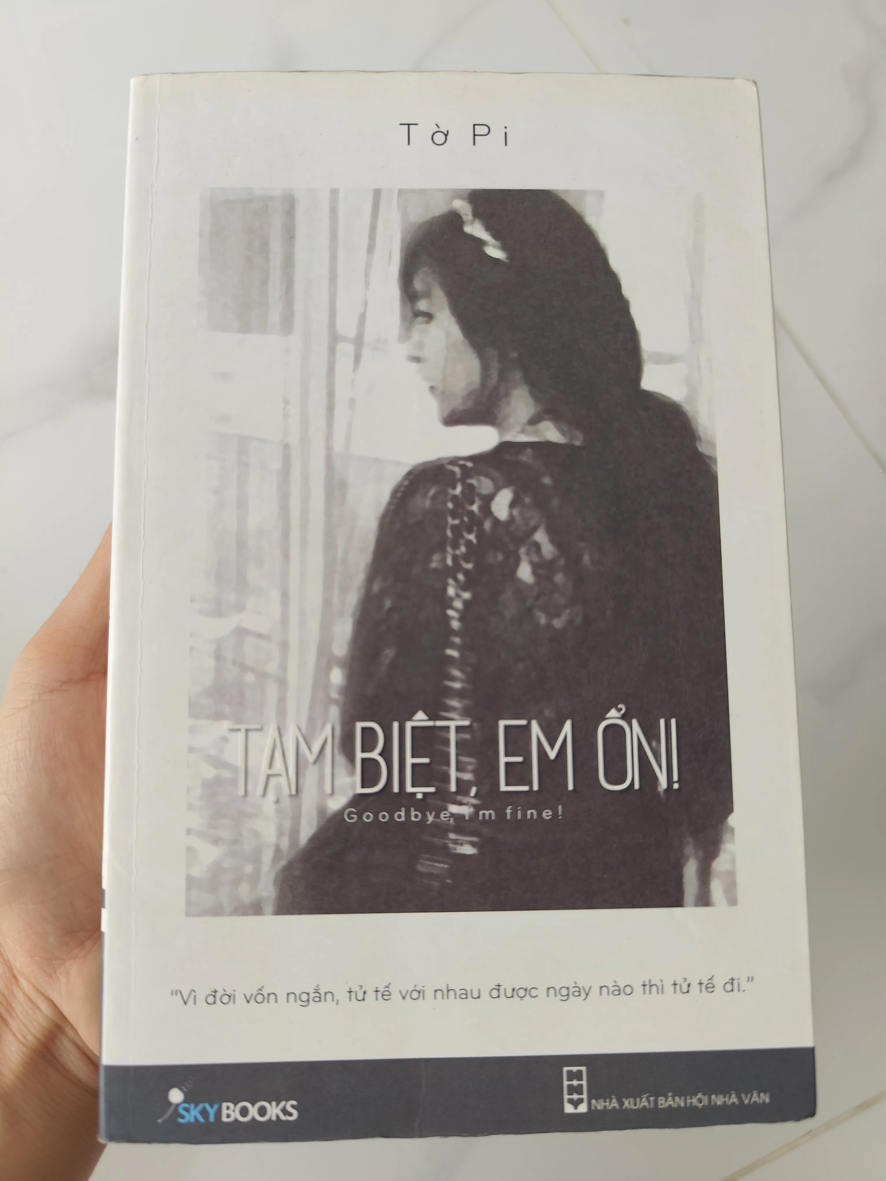 Tạm biệt em ổn by  - Sách Book Cover - Ngọc Hiển Books