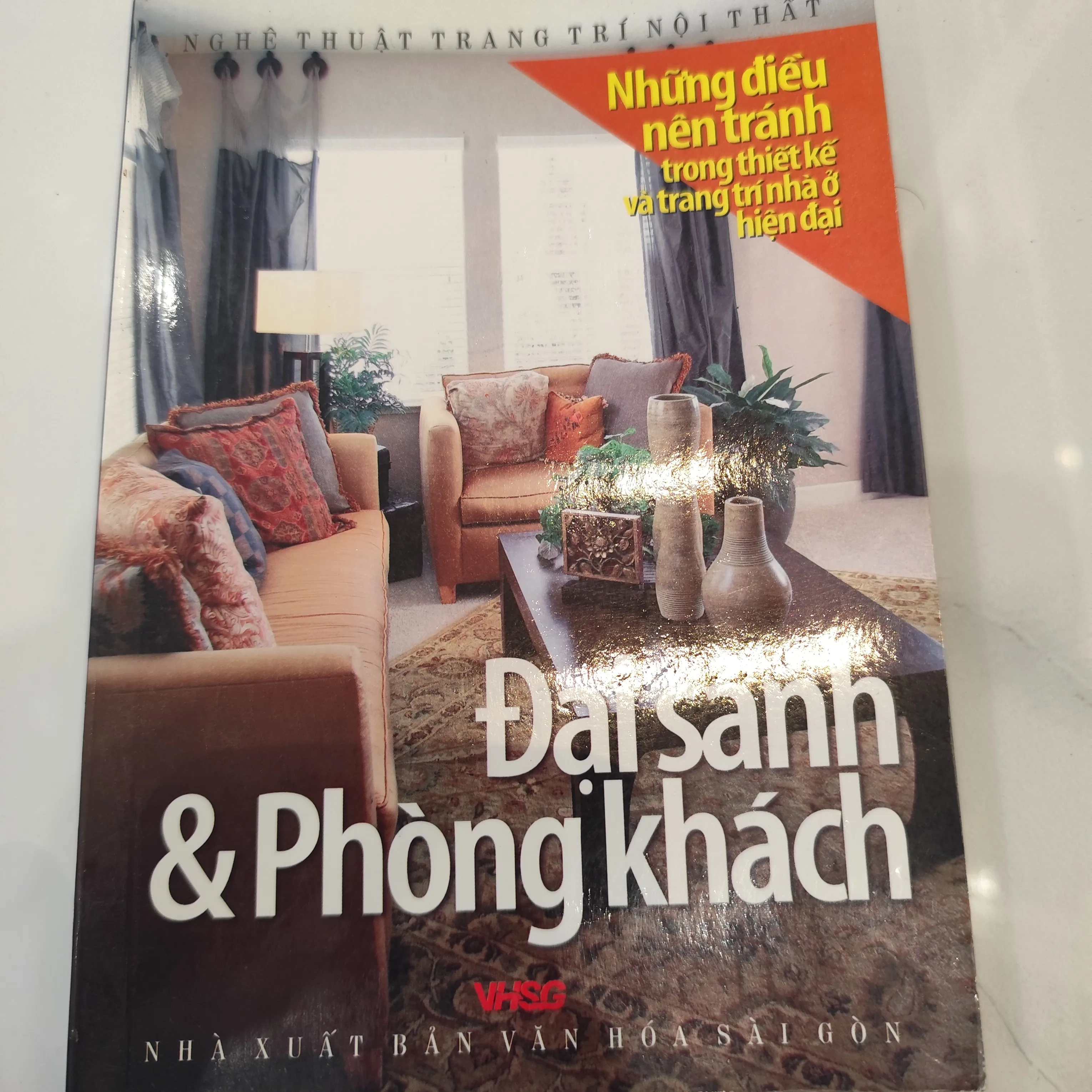 Đại sảnh & phòng khách by  - Sách Book Cover - Ngọc Hiển Books