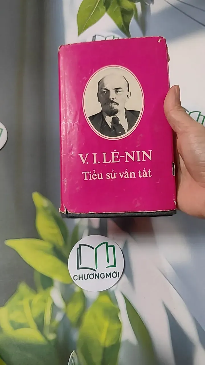 [MIỄN PHÍ BỌC SÁCH] V.I. Lê-nin - Tiểu Sử Vắn Tắt 749555