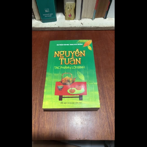 Tác Phẩm Và Lời Bình (Tác Phẩm Văn Học Trong Nhà Trường) - Nguyễn Tuân, Xuân Quỳnh - 2011