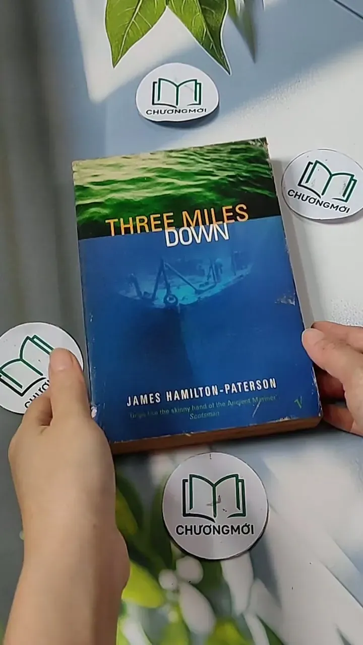 [MIỄN PHÍ BỌC SÁCH] Three Miles Down - James Hamilton-Paterson 703105