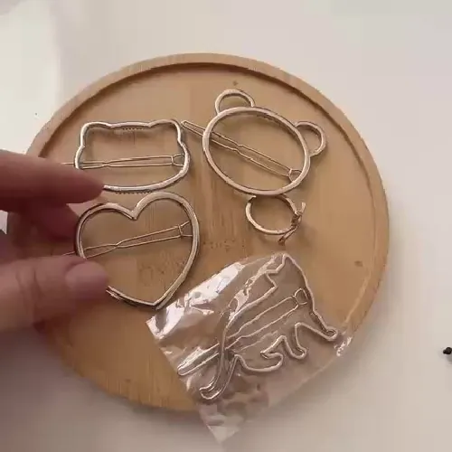 (2hand 98%] Combo lắc tay kẹp tóc gấu cute