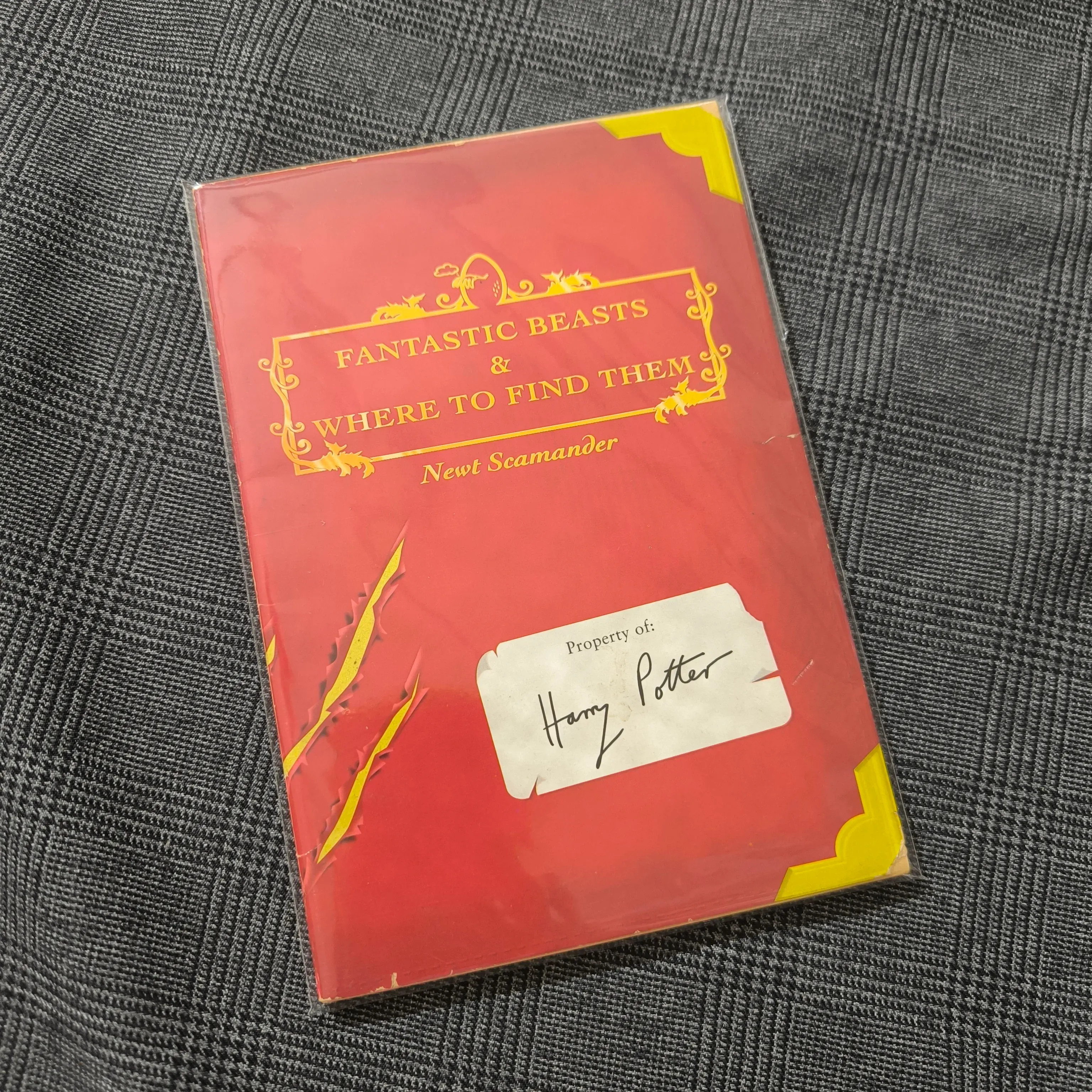 (Harry Potter) Fantastic Beasts & Where to find them - Newt Scamander