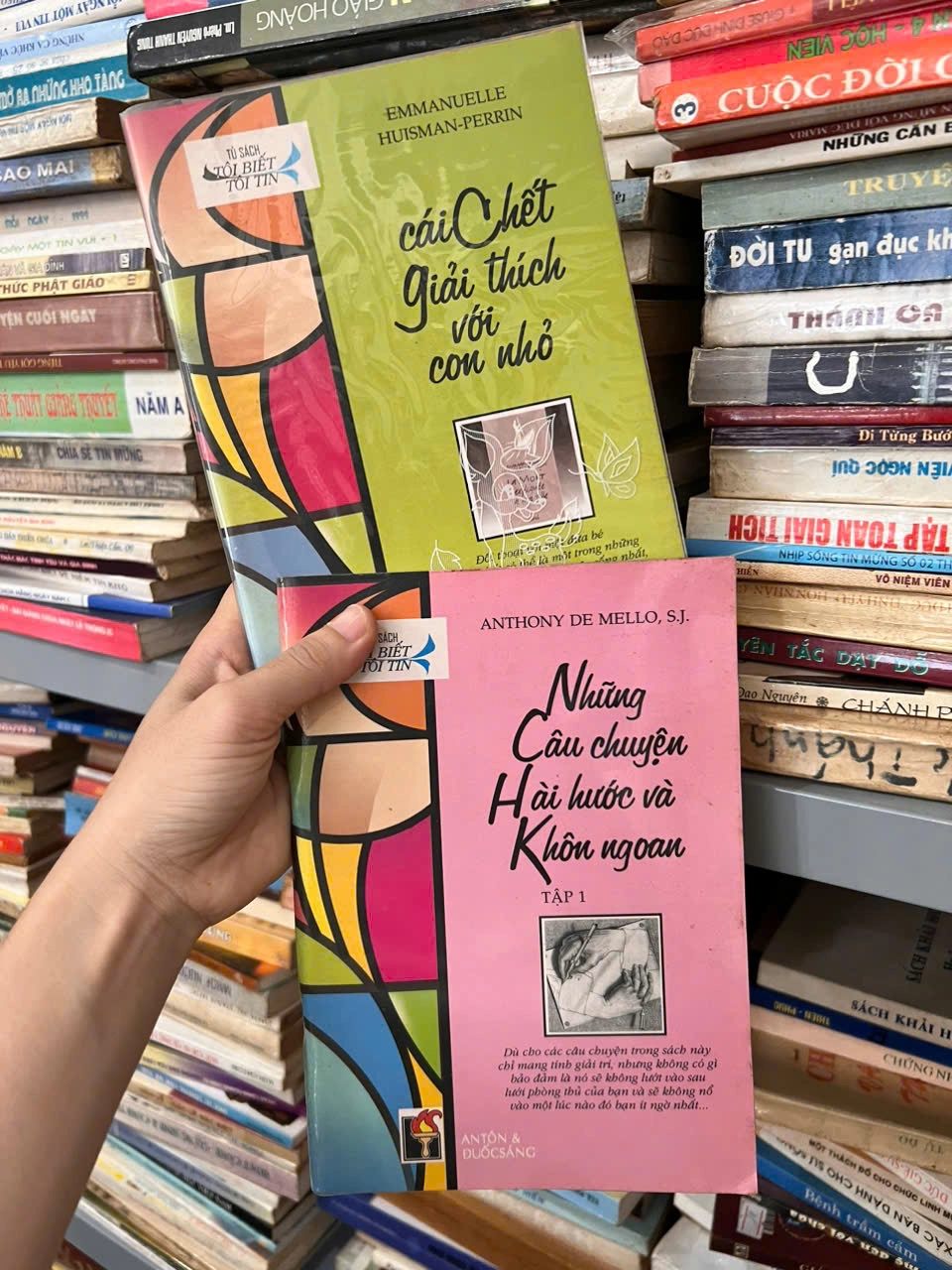 Tủ Sách Tôi Biết Tôi Tin - Cái Chết Giải Thích Với Con Nhỏ + Những câu chuyện hài hước ... by  - Sách Book Cover - Ngọc Hiển Books