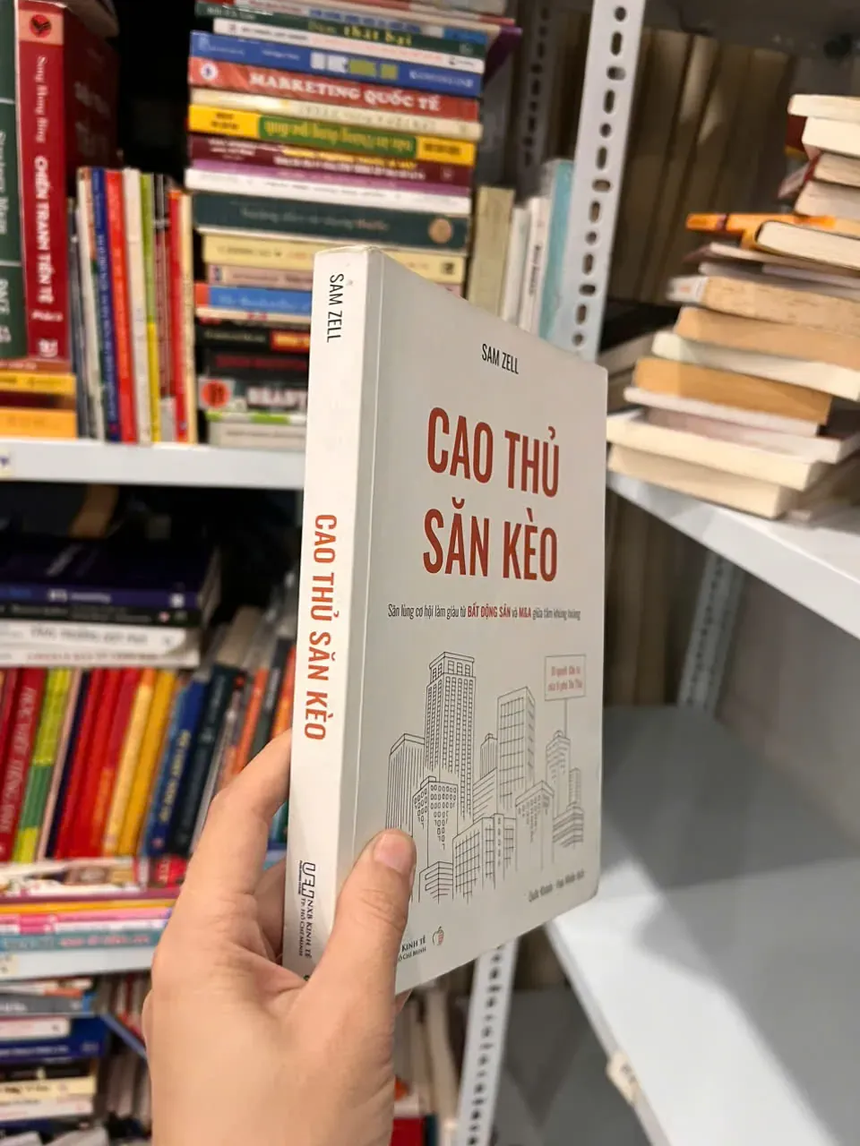 Cao Thủ Săn Kèo: Bí Quyết Đầu Tư Của Tỉ Phú Do Thái by  - Sách Book Cover - Ngọc Hiển Books