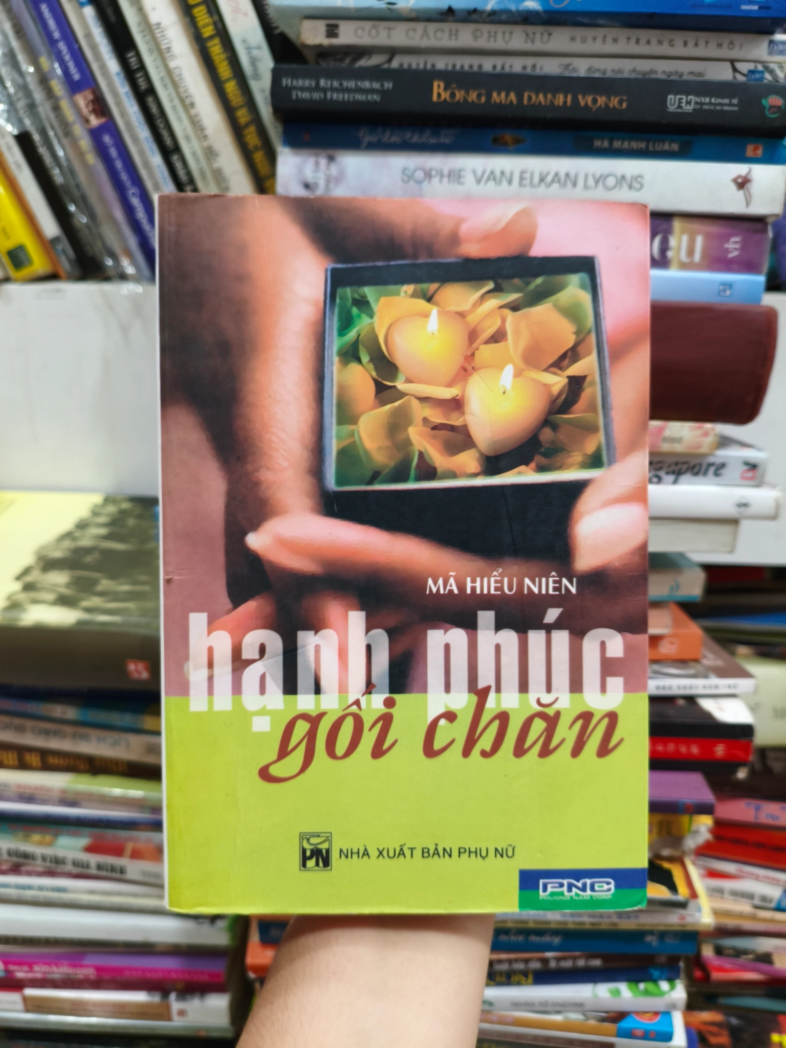 Hạnh phúc gối chăn 🌱 by  - Sách Book Cover - Ngọc Hiển Books