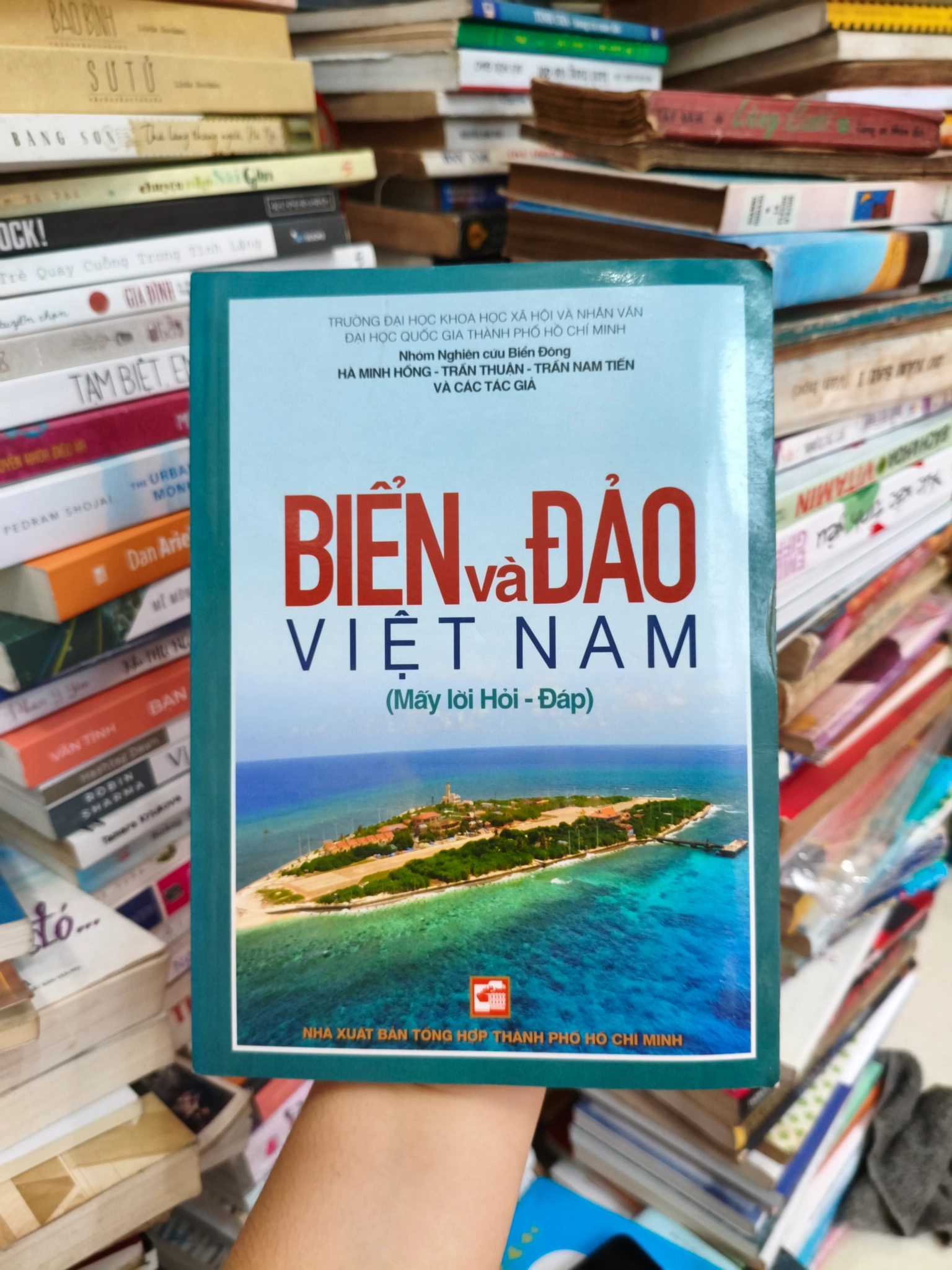 Biển và đảo Việt Nam 🌱 by  - Sách Book Cover - Ngọc Hiển Books