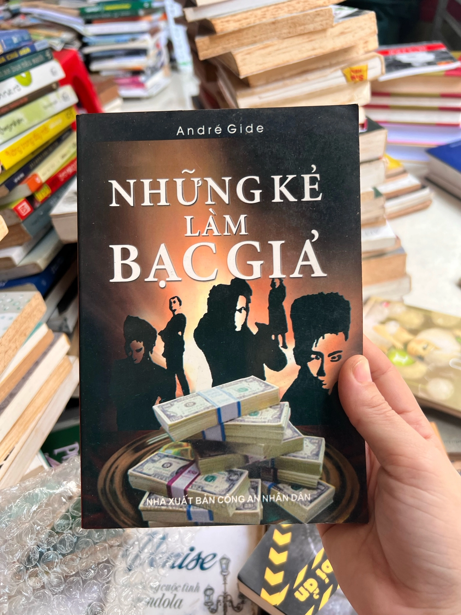 Những kẻ làm bạc giả - AndreGide by  - Sách Book Cover - Ngọc Hiển Books