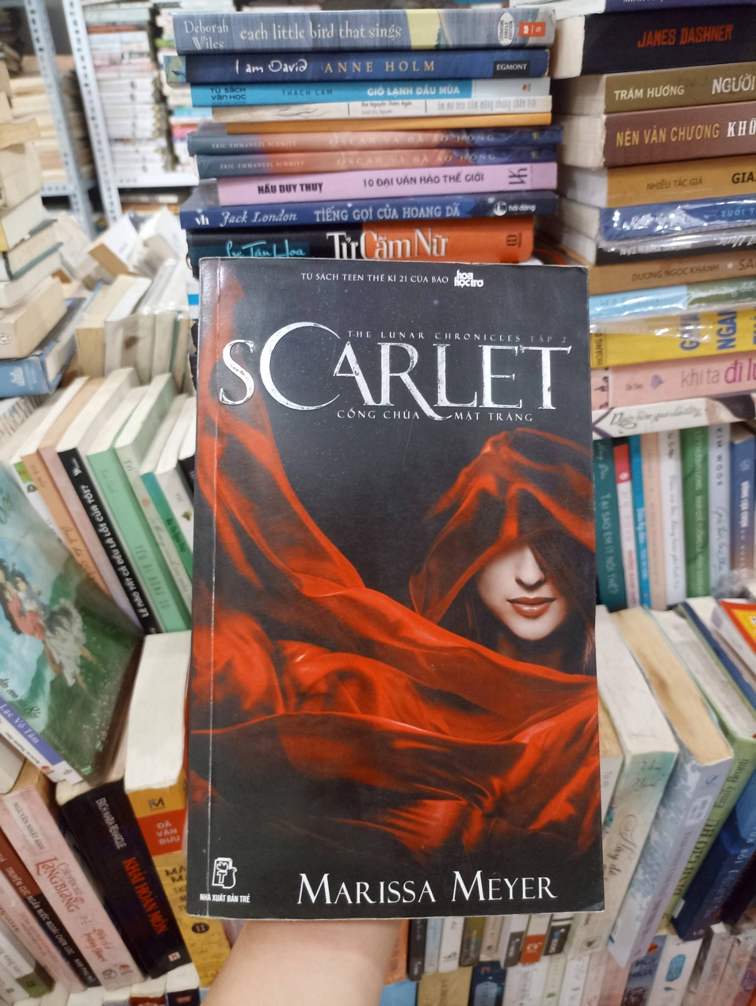 Scarlet - Công Chúa Mặt Trăng - Tập 2 🌻 by Marissa Meyer - Sách Book Cover - Ngọc Hiển Books