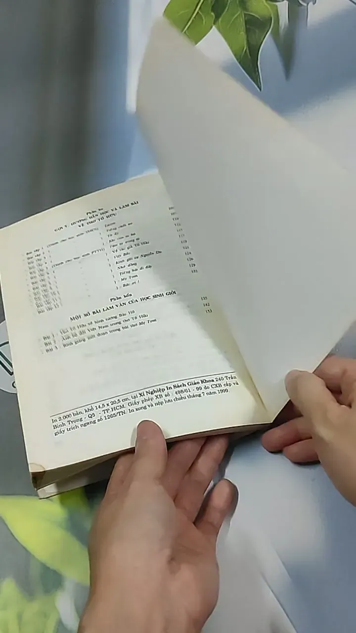Tố Hữu - Nhà văn và tác phẩm trong nhà trường (1999) 698554