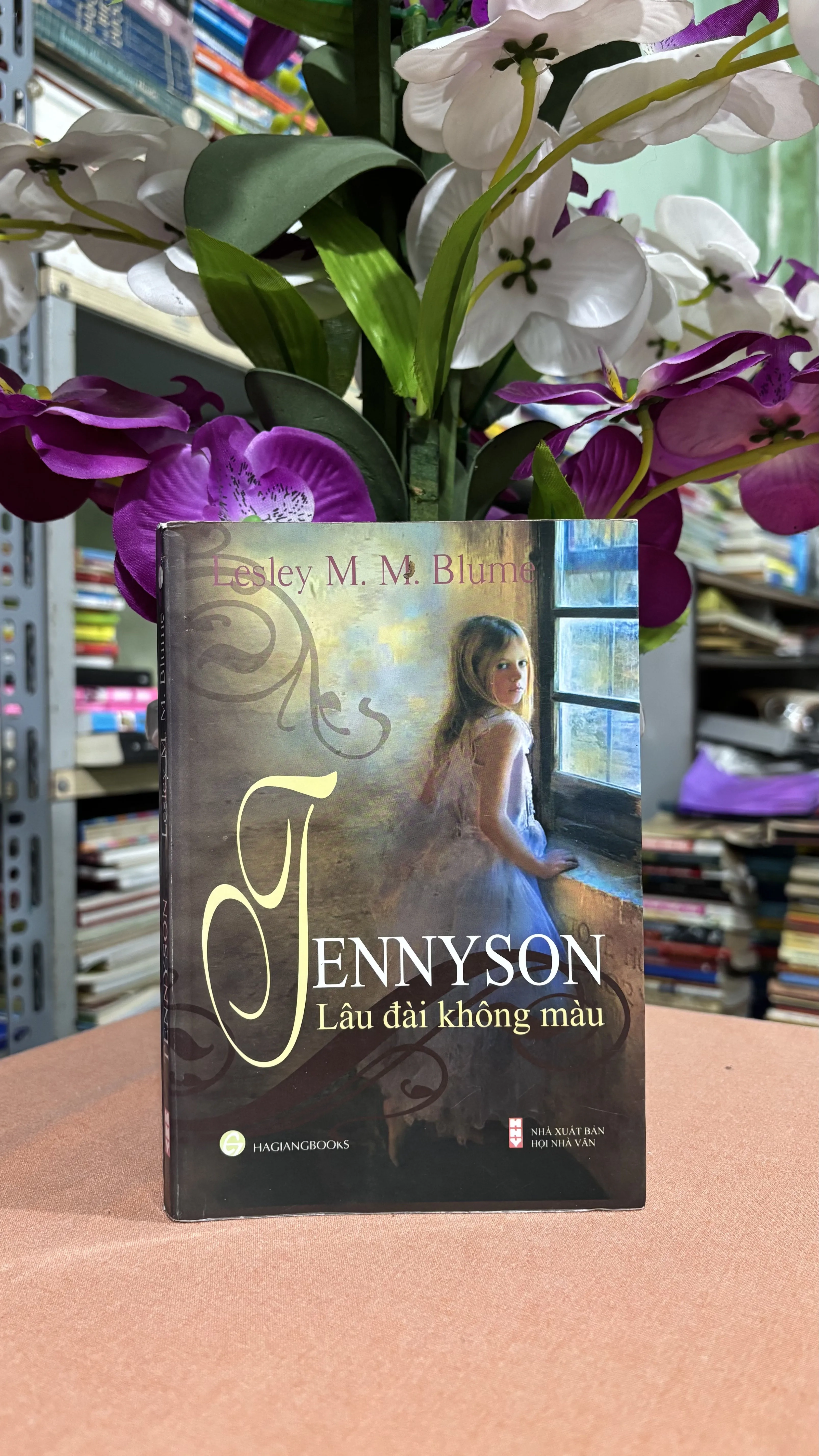 Jennyson Lâu đài không màu 🌊 by  - Sách Book Cover - Ngọc Hiển Books