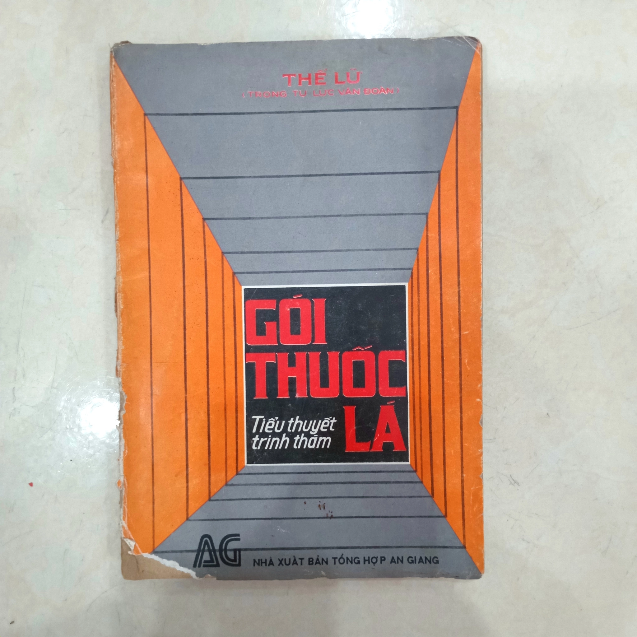 Gói thuốc lá 📚 by  - Sách Book Cover - Ngọc Hiển Books