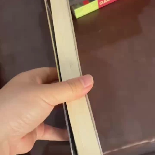 Suit đen và giày cao gót – Phạm Anh Thư (sách tản văn hiện đại)- K2