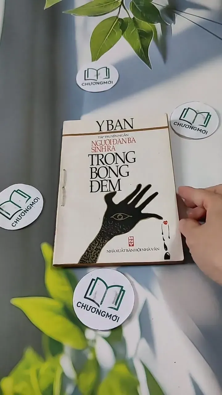 Người Đàn Bà Sinh Ra Trong Bóng Đêm - Y Ban 713832