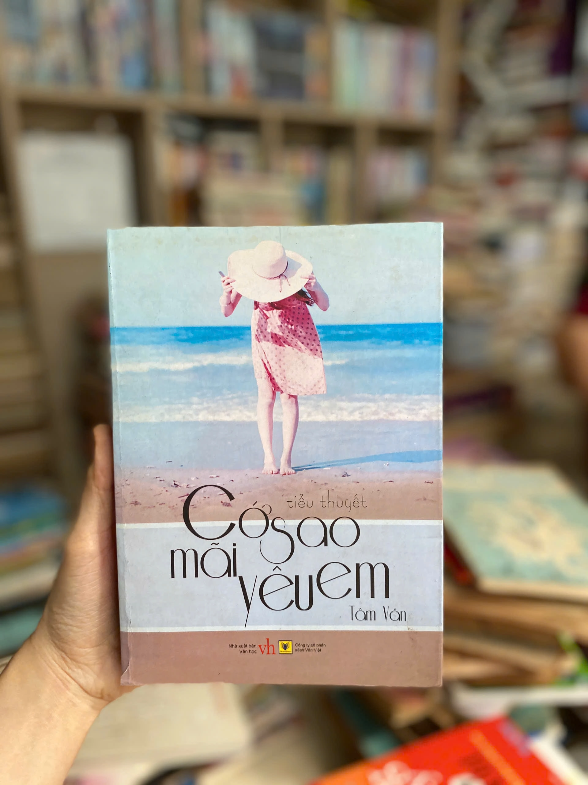 Cớ Sao Mãi Yêu Em by Tâm Văn - Sách Book Cover - Ngọc Hiển Books